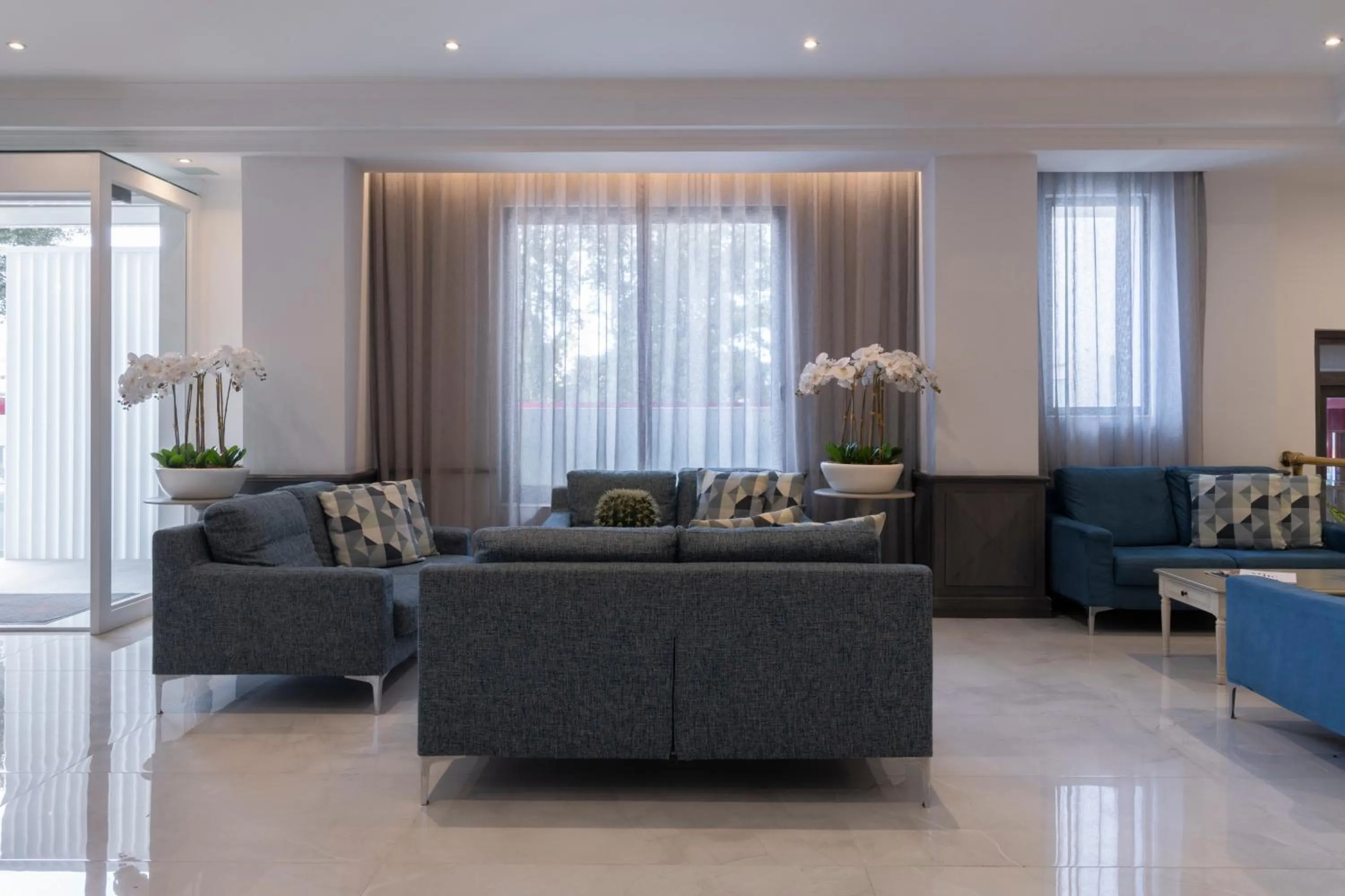 Seating area in Plaza Regency Hotels