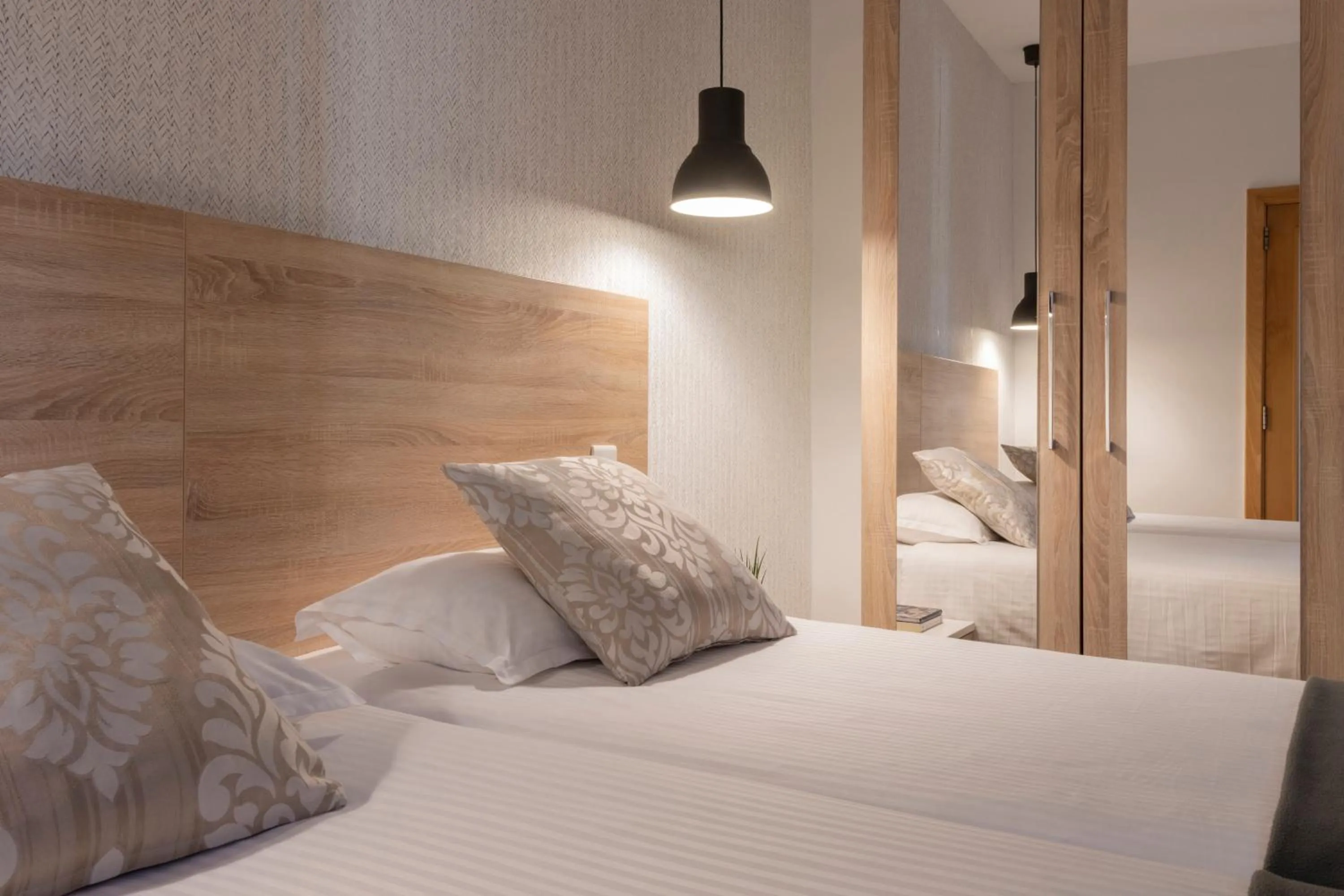 Bedroom, Bed in Plaza Regency Hotels