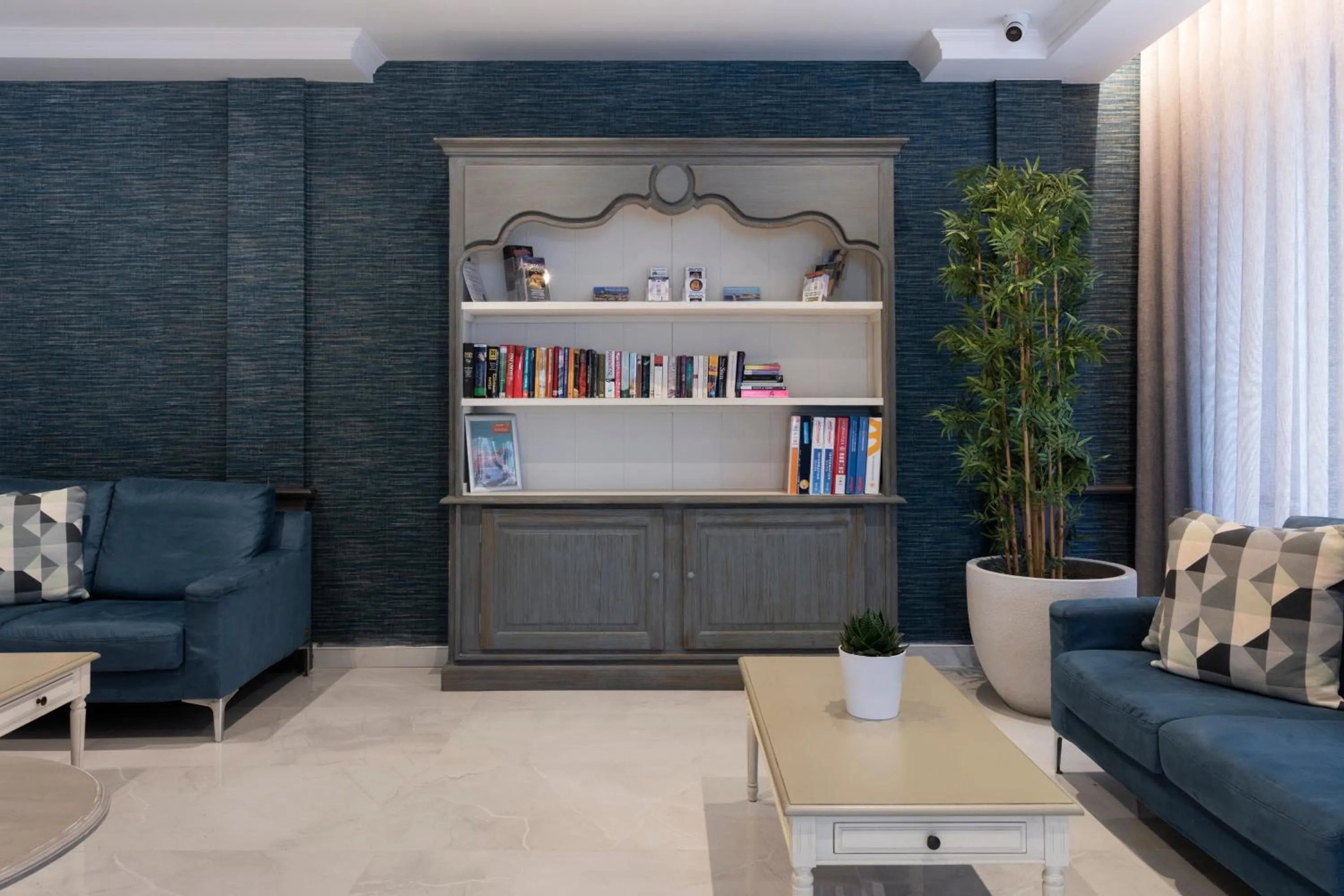 Seating area in Plaza Regency Hotels