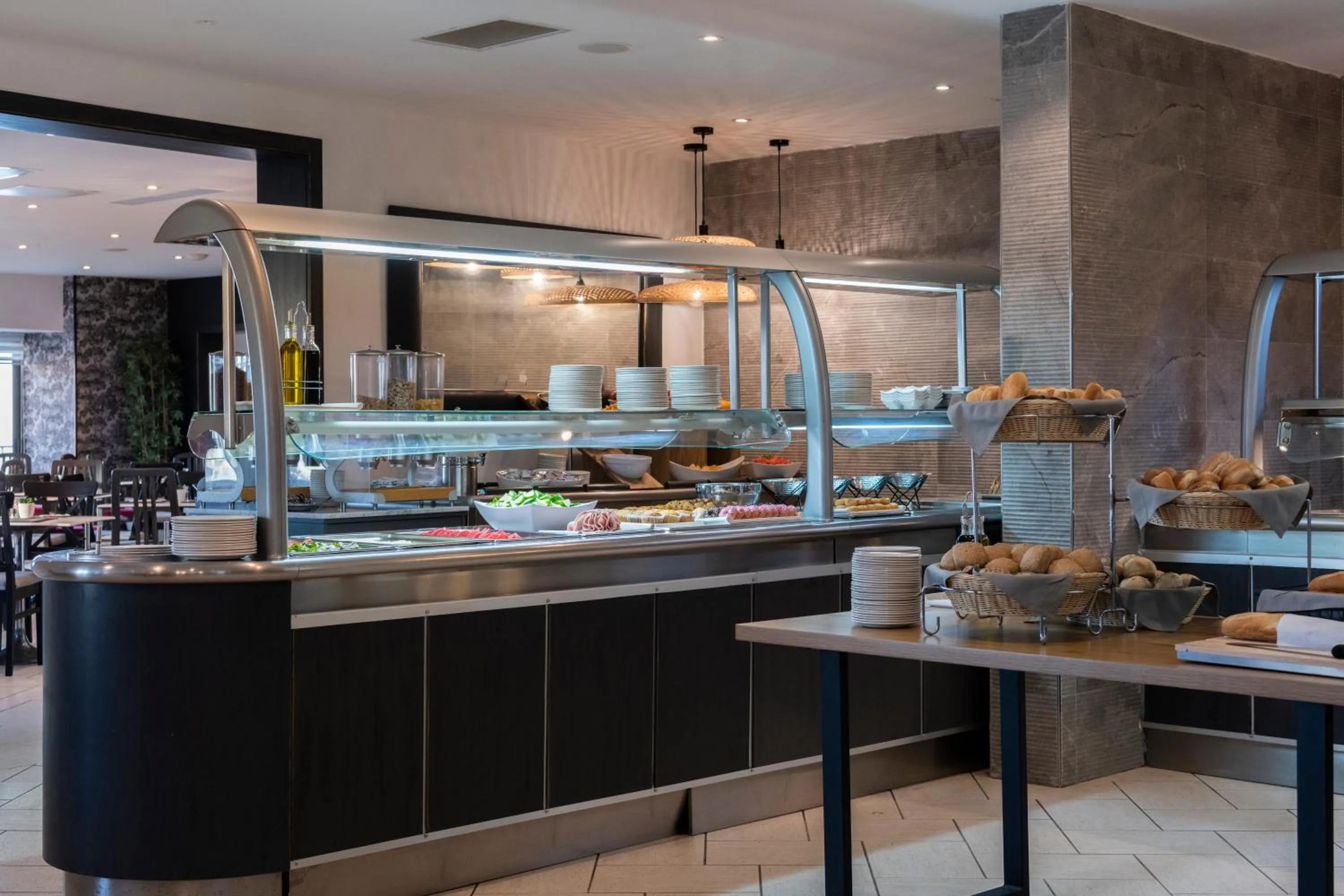 Restaurant/places to eat in Plaza Regency Hotels