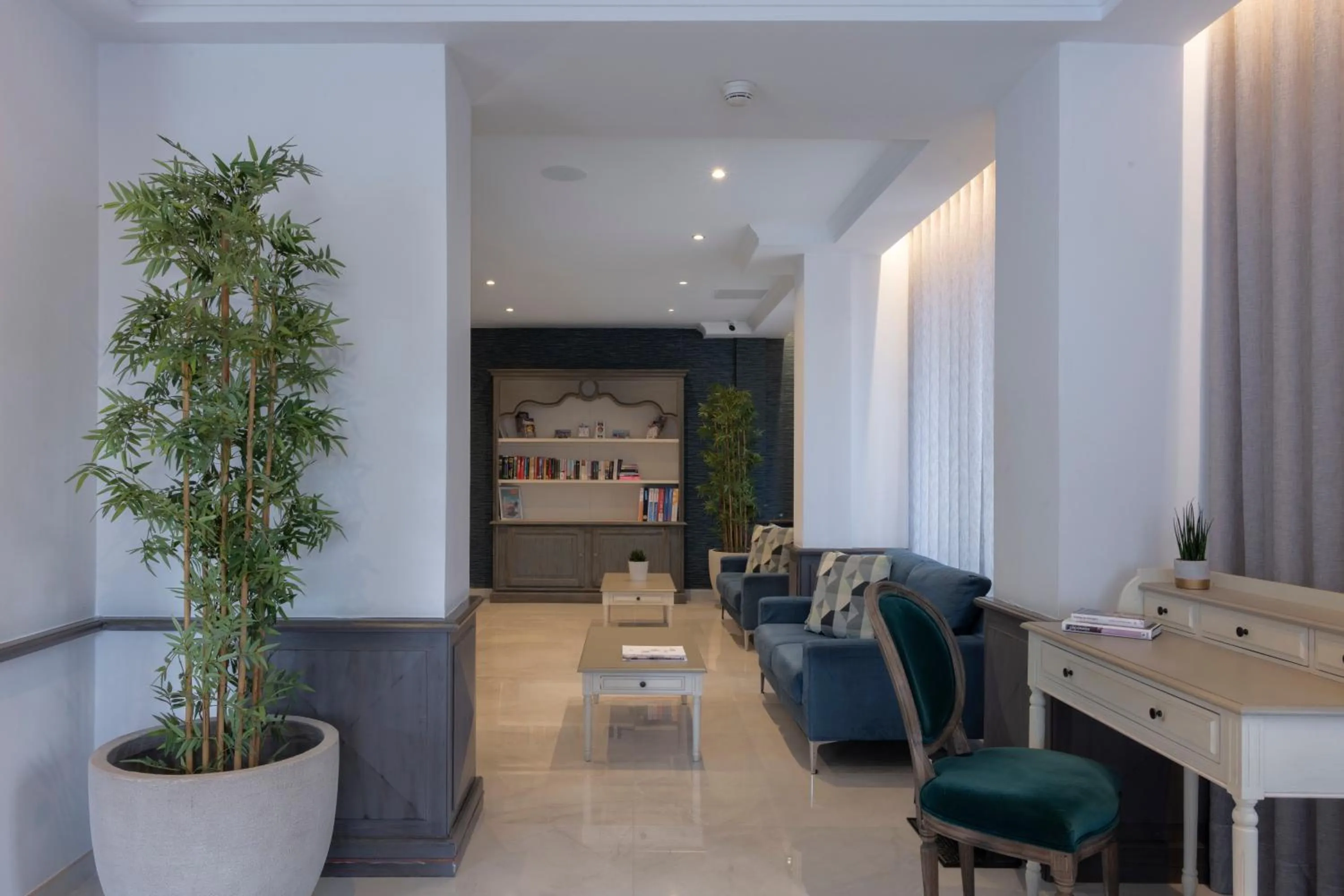 Seating area in Plaza Regency Hotels