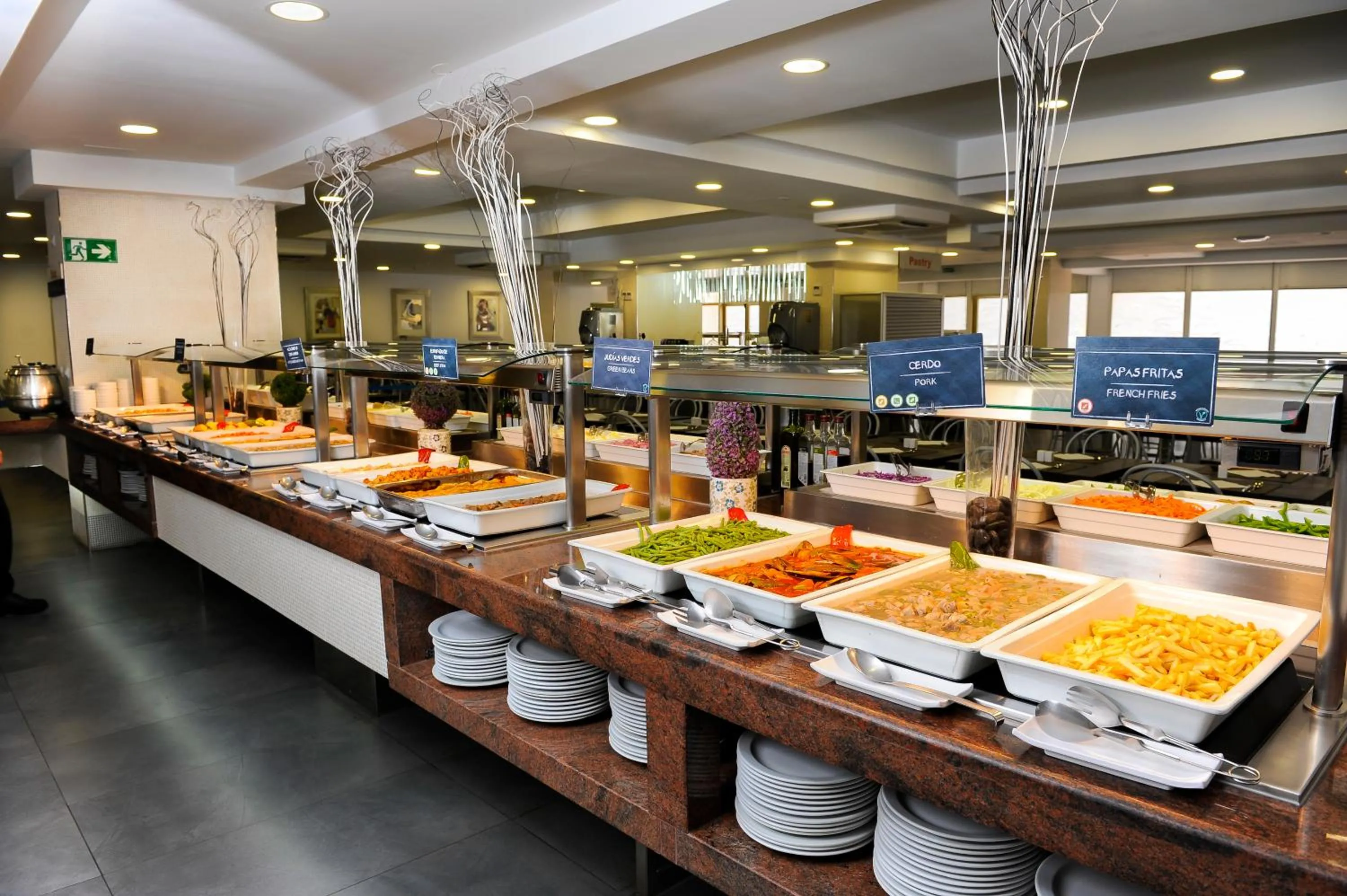 Restaurant/places to eat in Kn Aparthotel Columbus