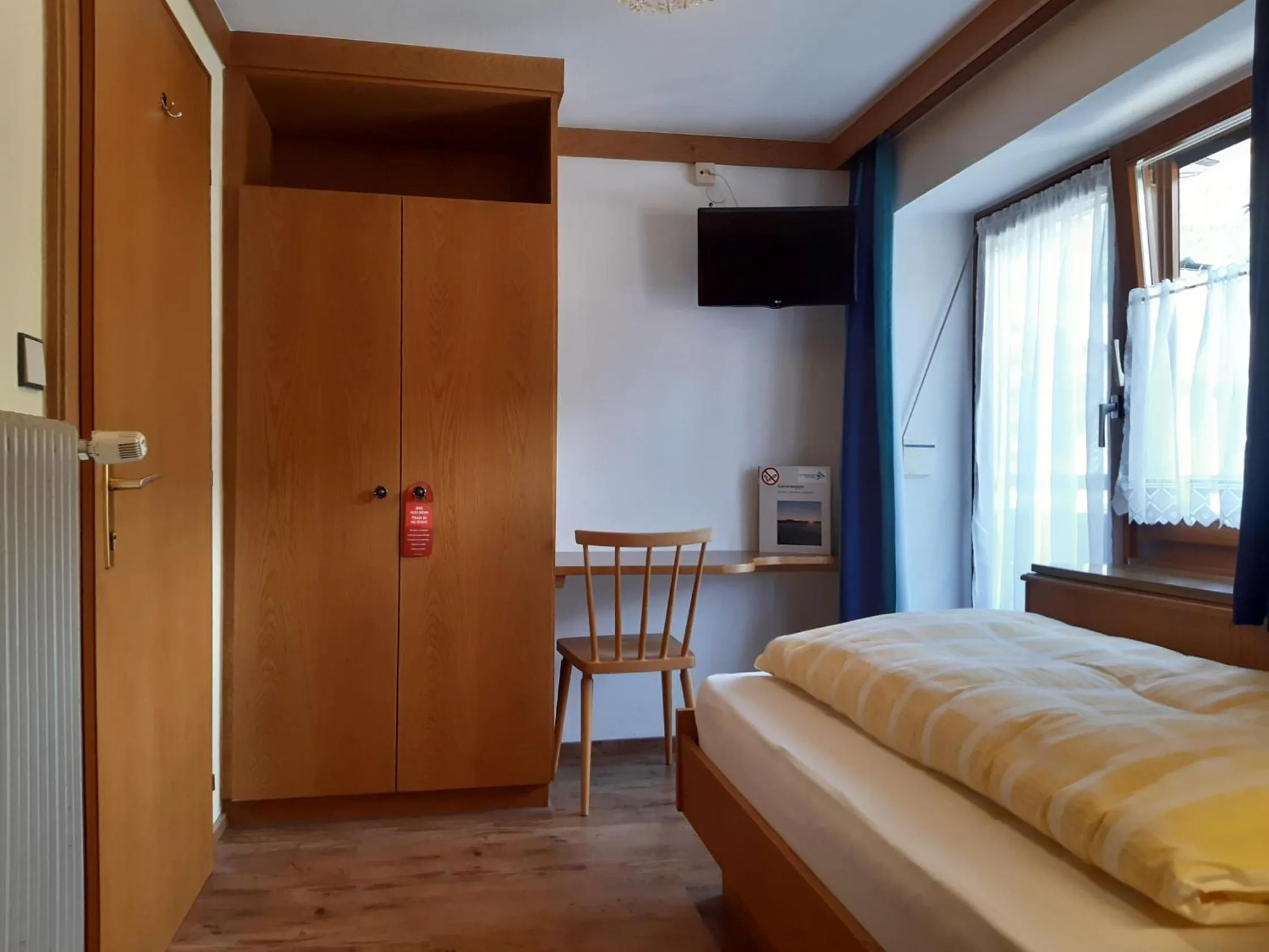 Staff, Bed in Pension zu Hause