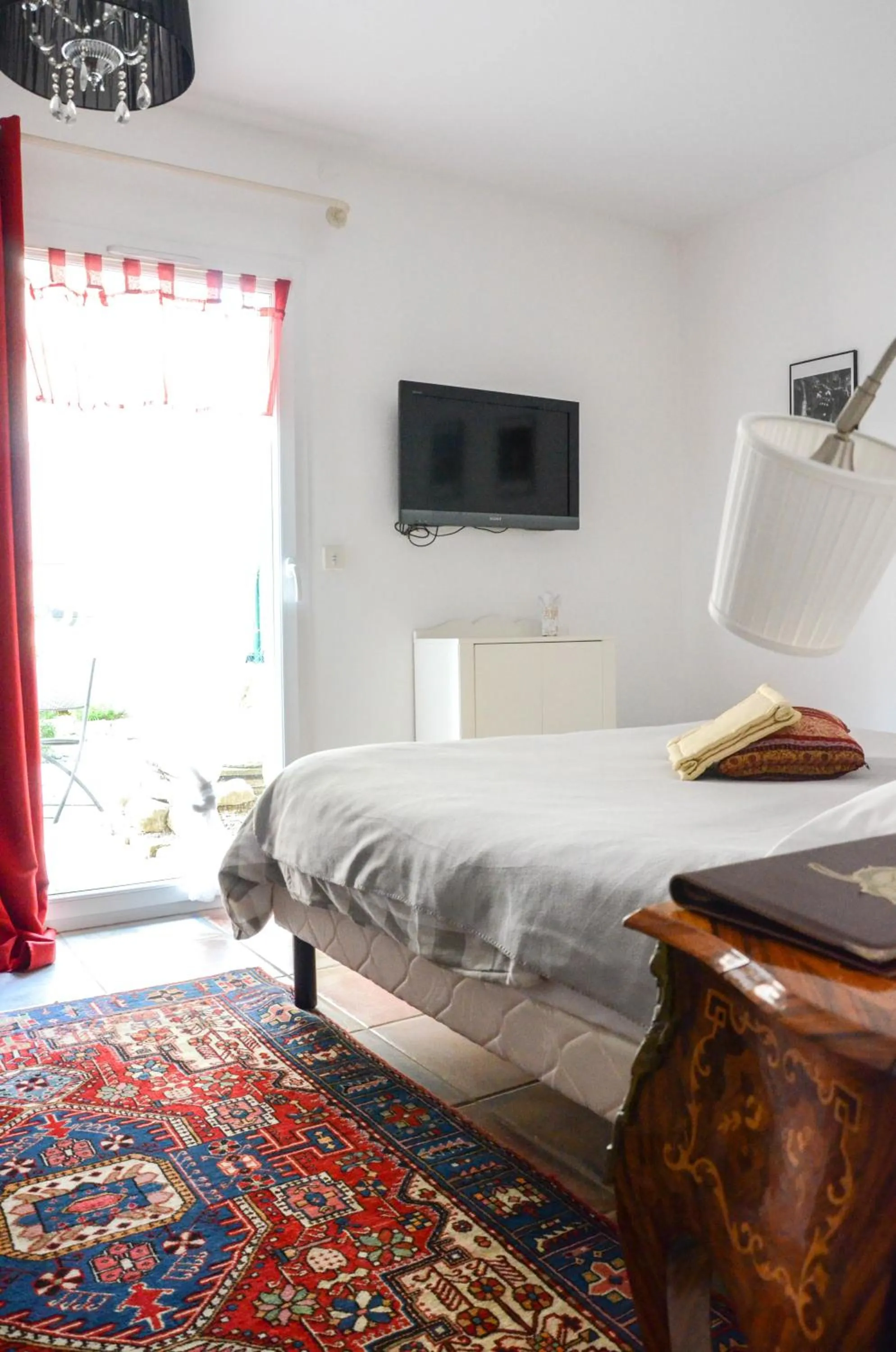 Bedroom, Bed in Logis Hôtel La Villa Boucicaut