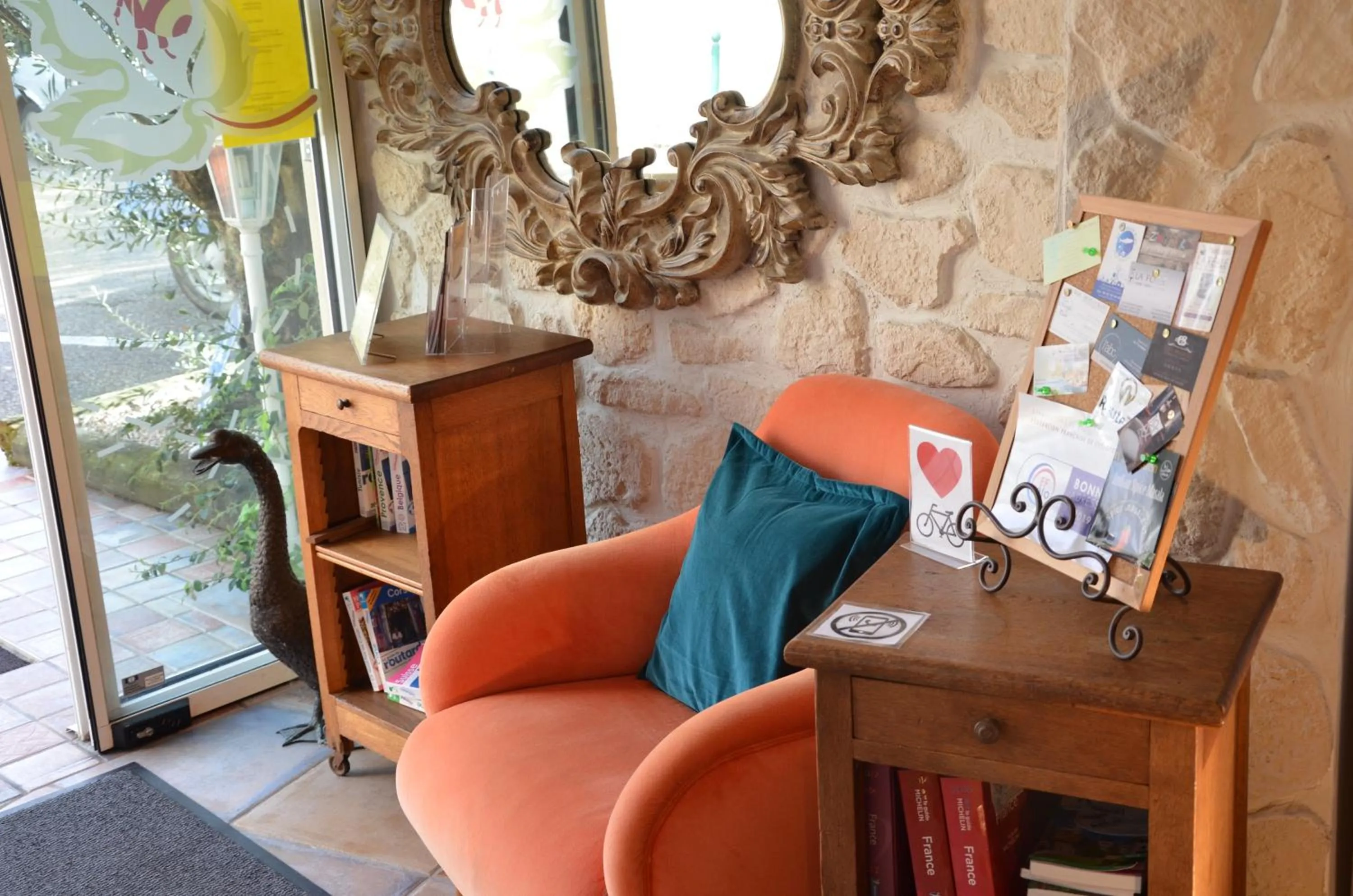 Lobby or reception in Logis Hôtel La Villa Boucicaut