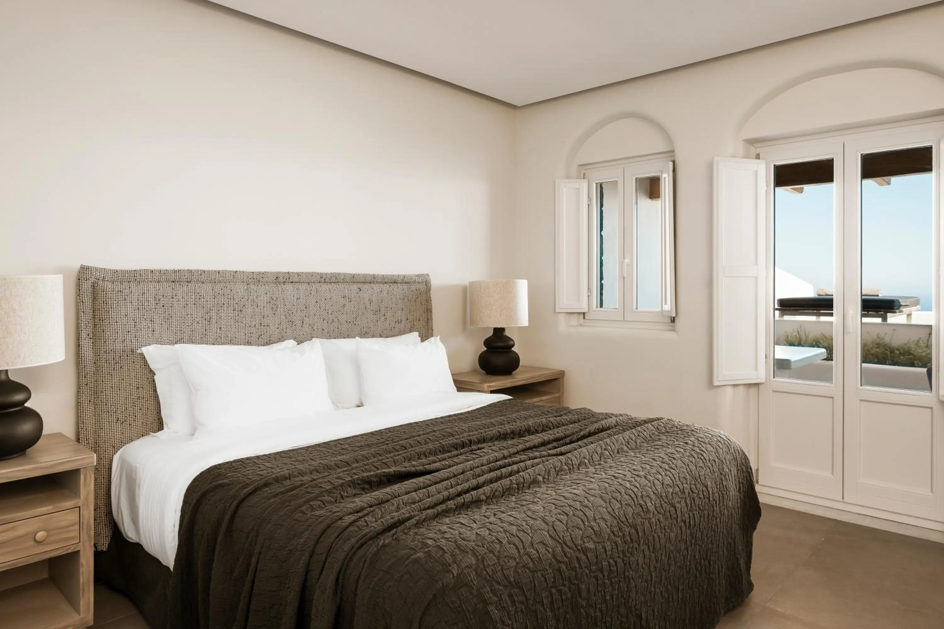 Bedroom, Bed in NĒRO Suites by NOMÉE Hospitality Group