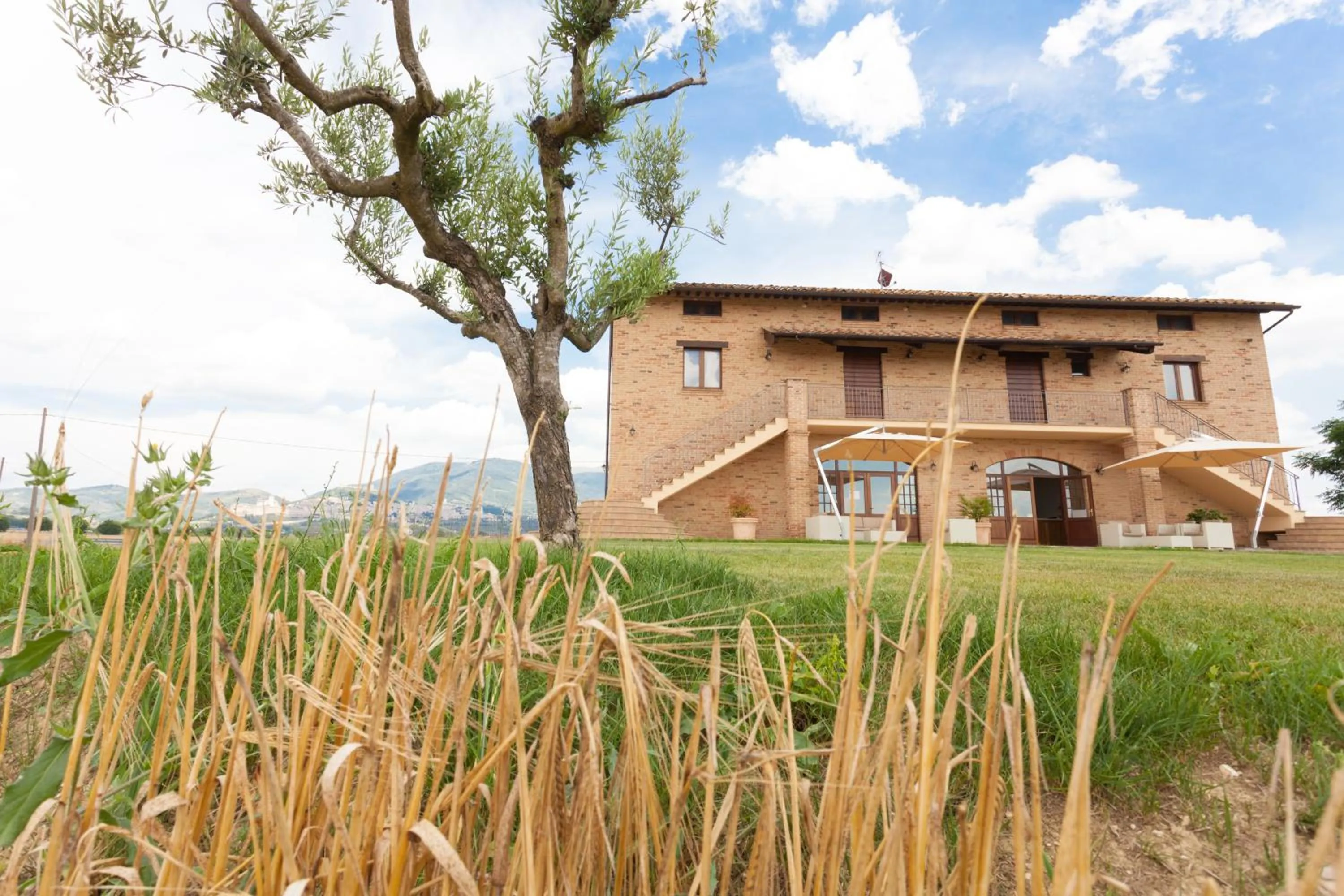 Facade/entrance in Assisium Agriturismo