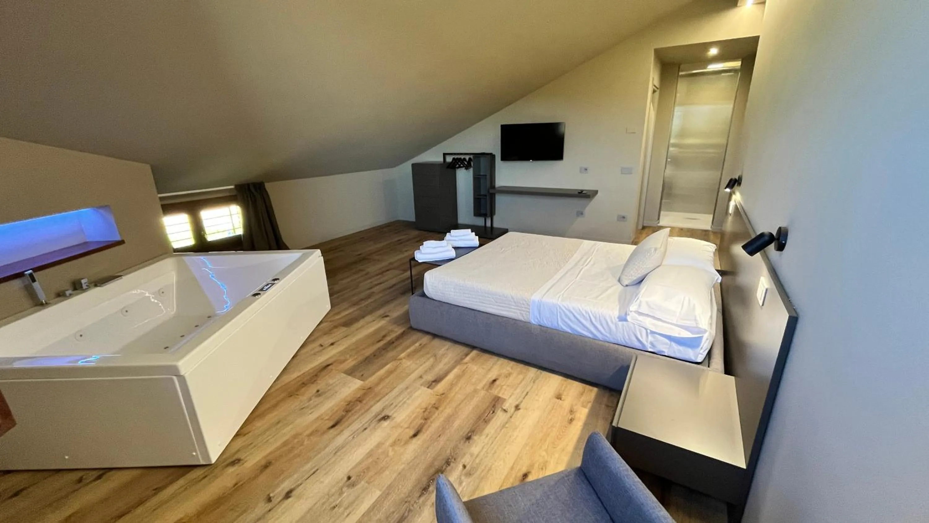 Hot Tub, Bed in Assisium Agriturismo