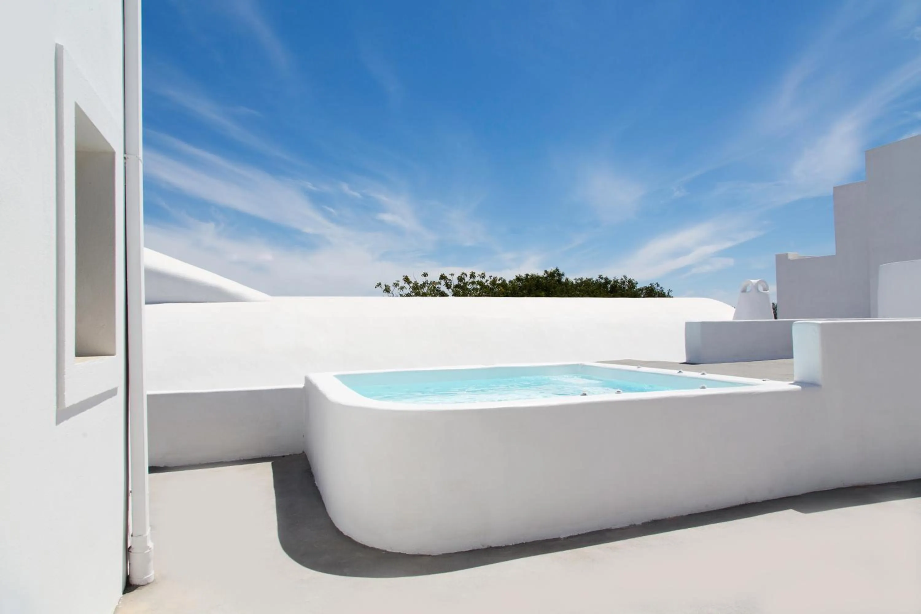 Hot Tub in Ayoba Santorini
