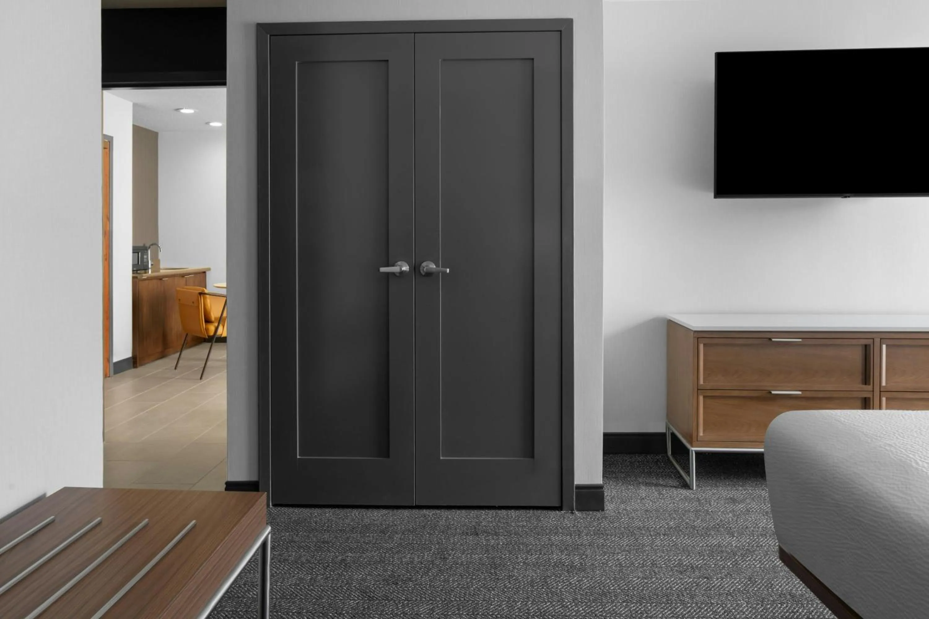 Bedroom, Bed in Courtyard San Jose Airport