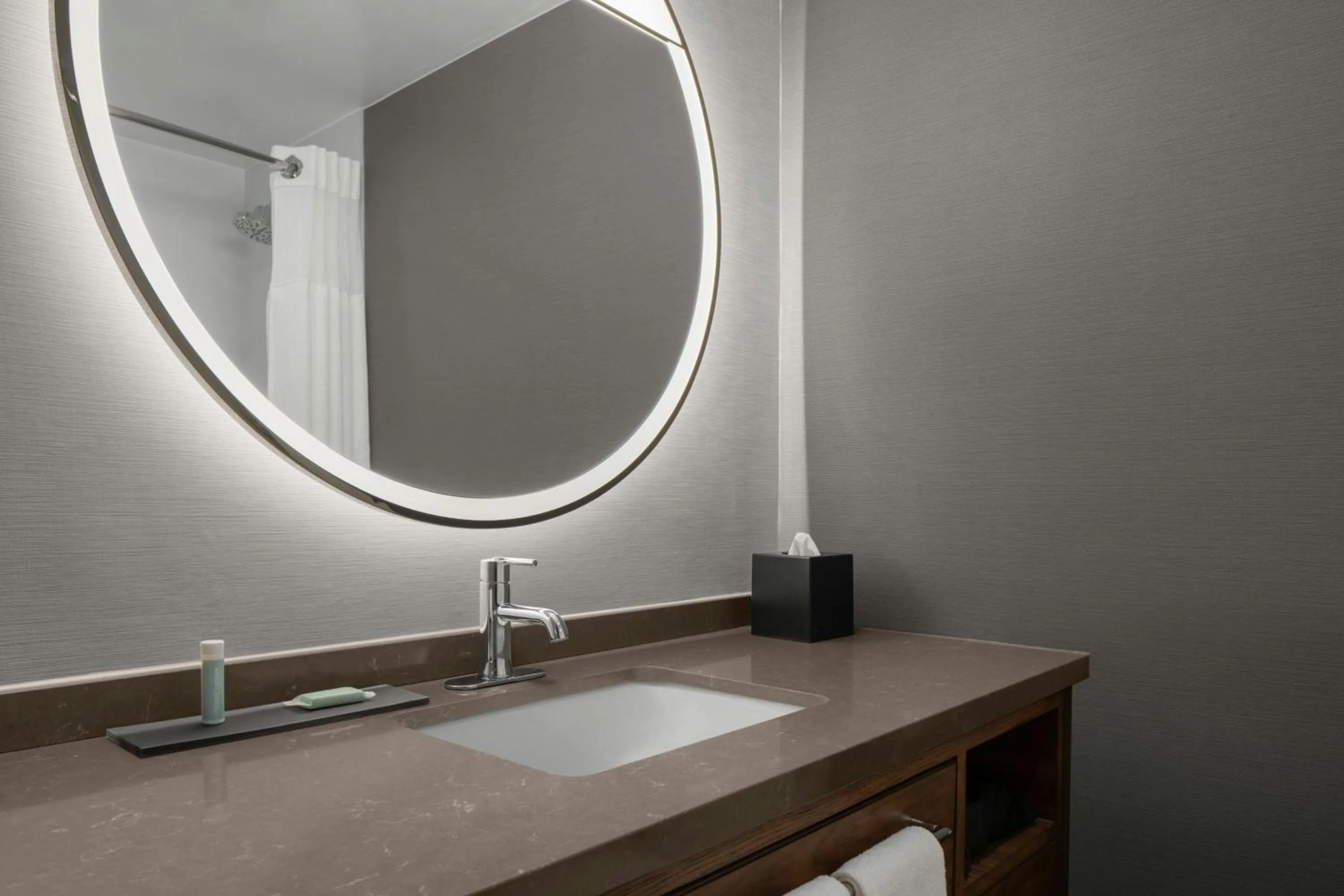 Bathroom in Courtyard San Jose Airport