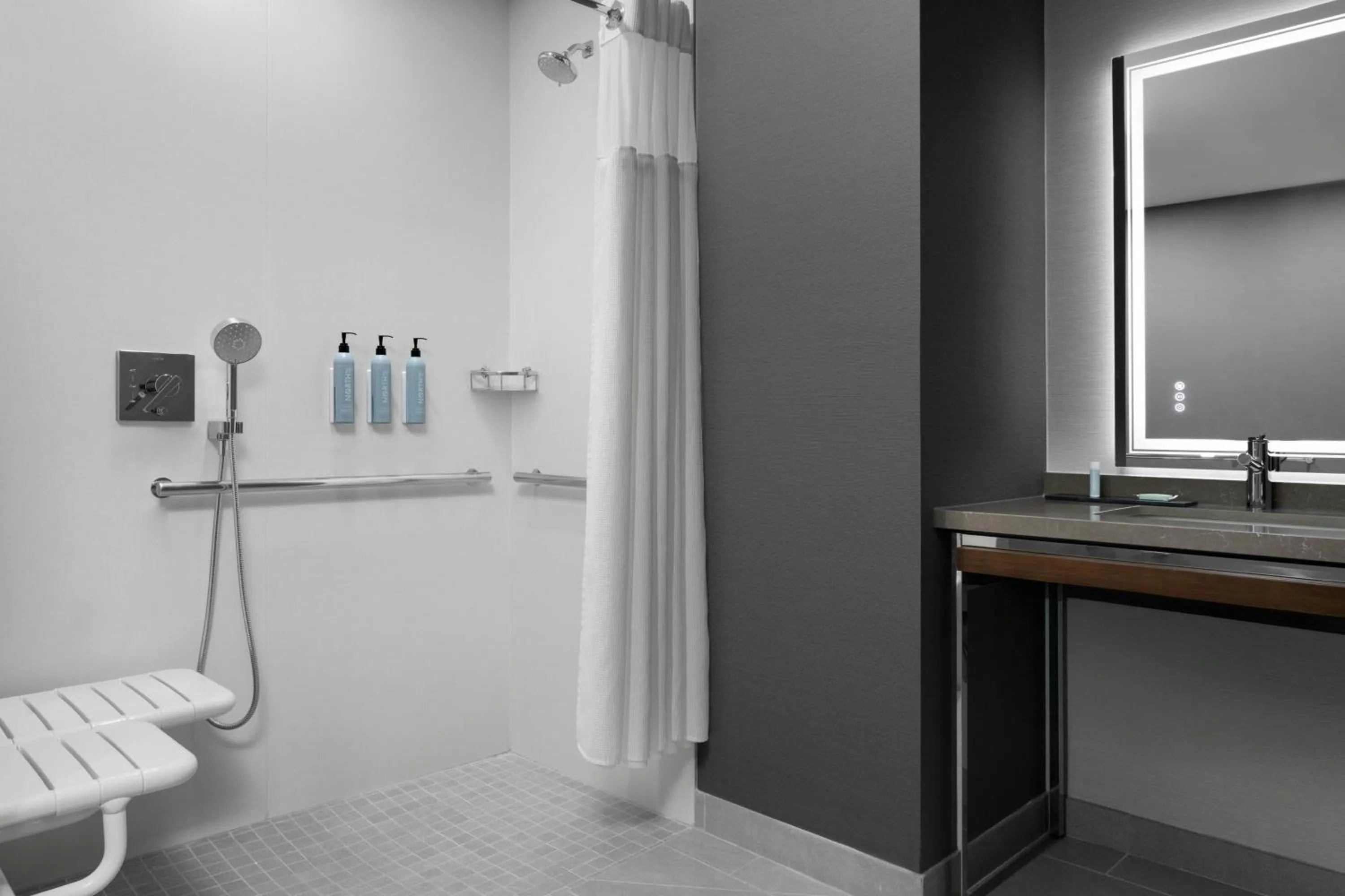 Bathroom in Courtyard San Jose Airport