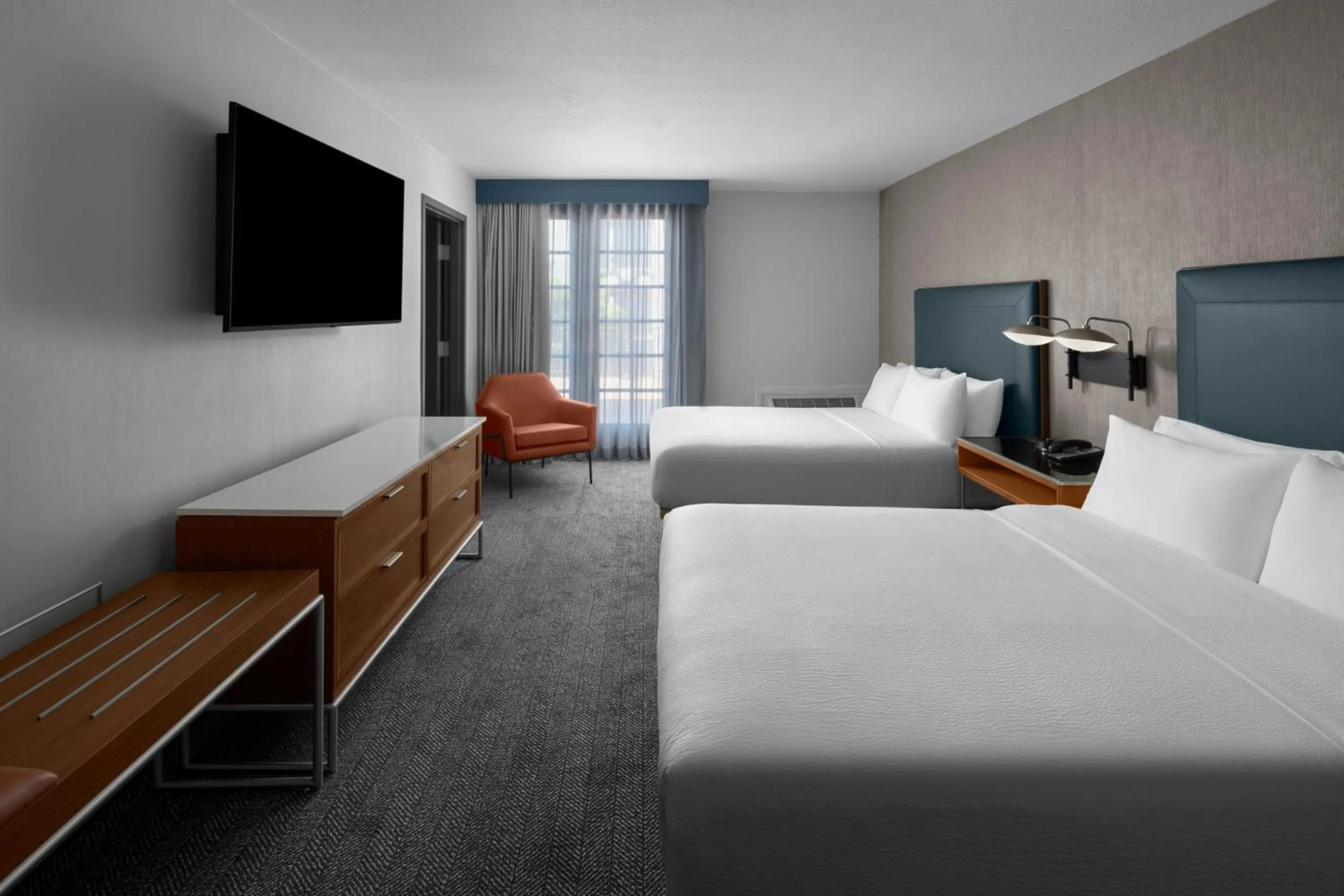 Bedroom, Bed in Courtyard San Jose Airport