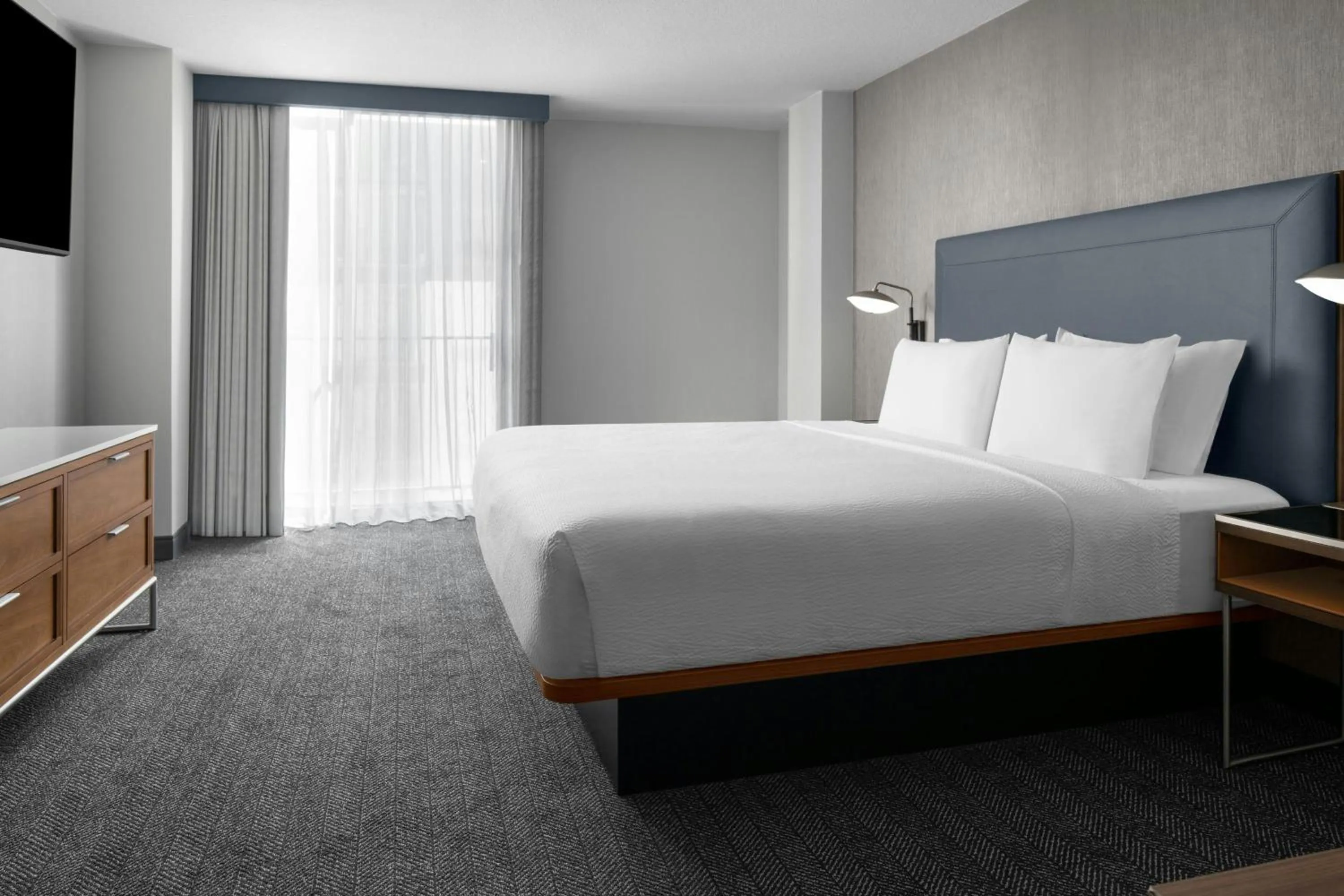 Bedroom, Bed in Courtyard San Jose Airport