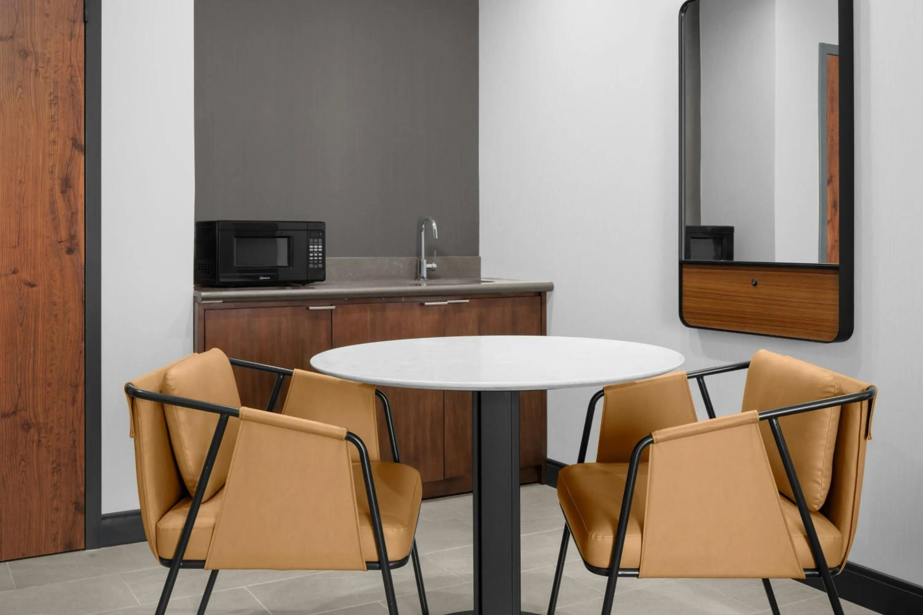 Lounge or bar in Courtyard San Jose Airport