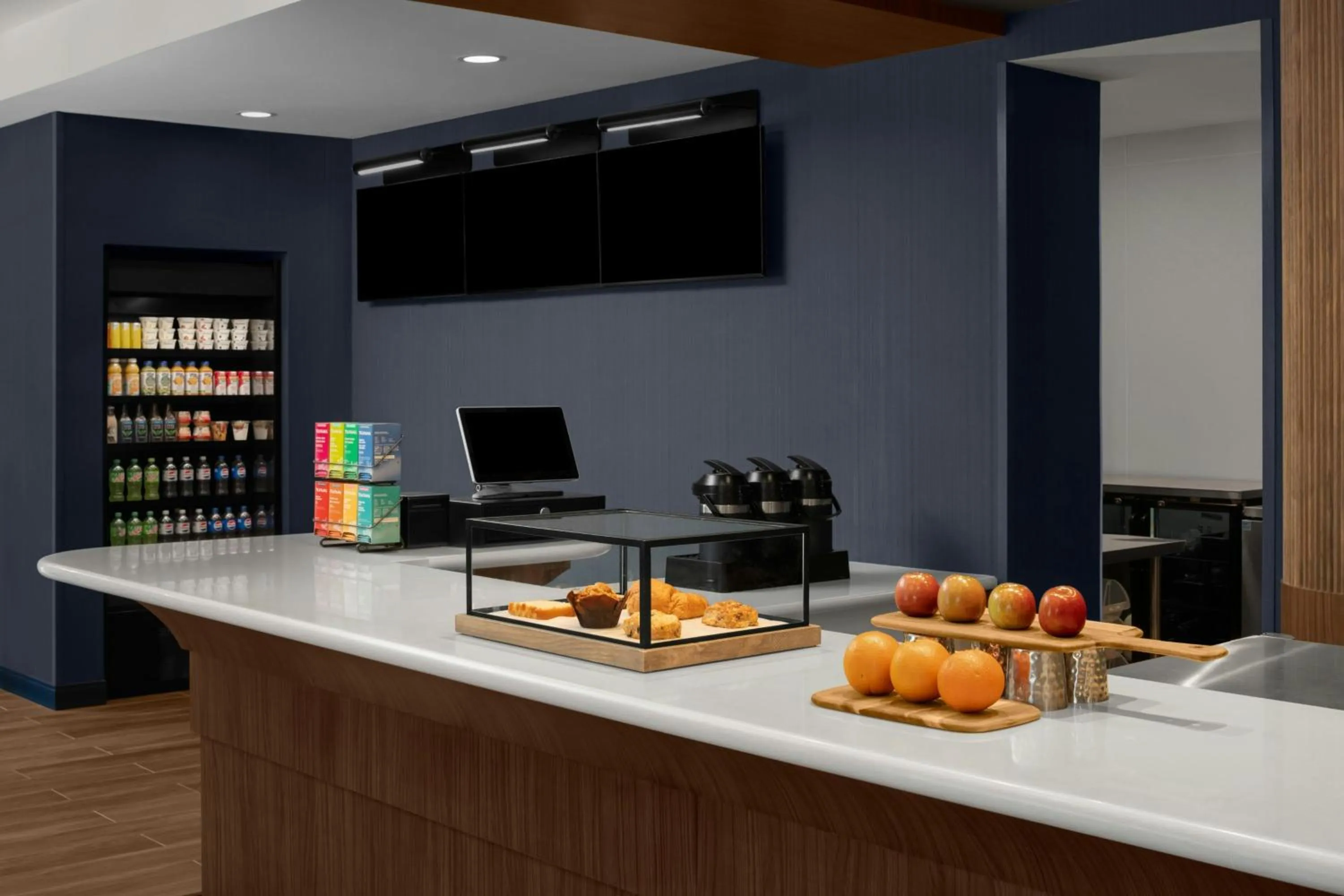 Breakfast in Courtyard San Jose Airport