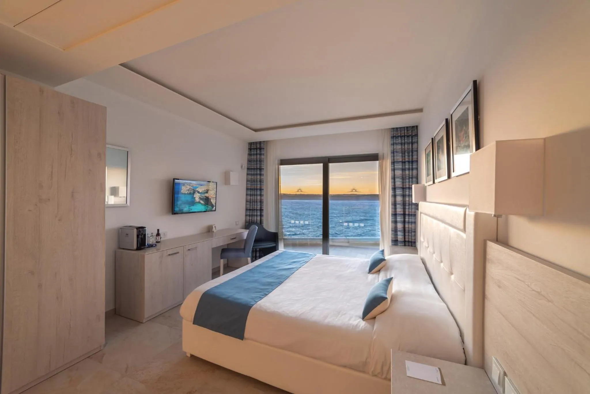 Bedroom, Bed in Ramla Bay Resort