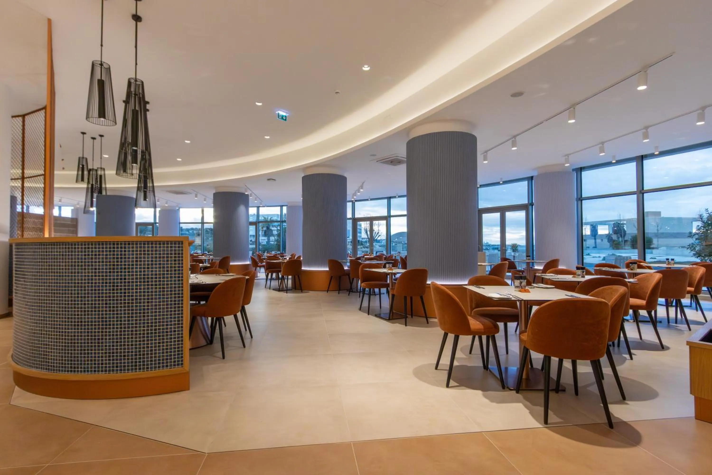 Restaurant/places to eat in Ramla Bay Resort