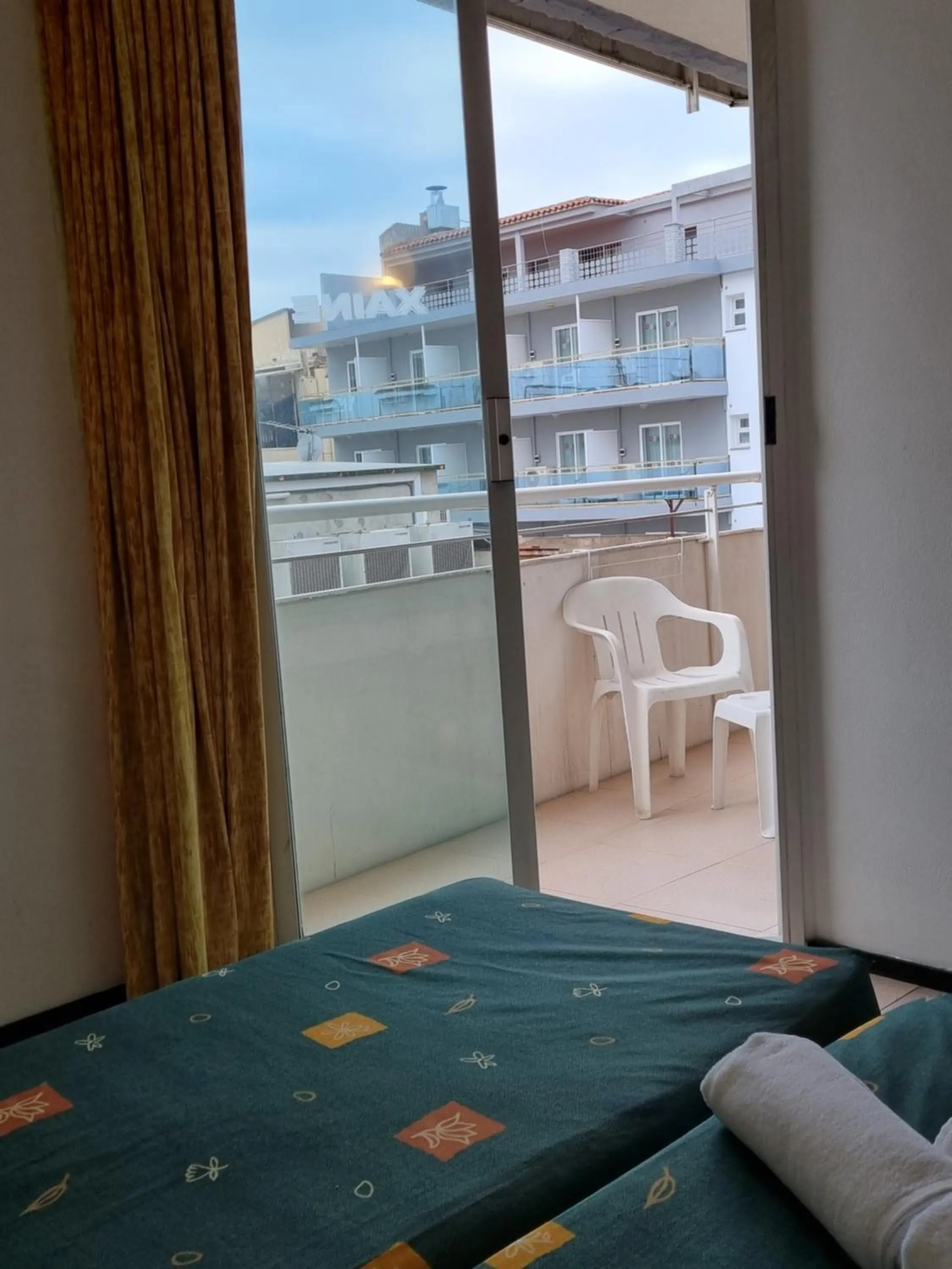 Property building, Bed in Apartments Lloret Sun