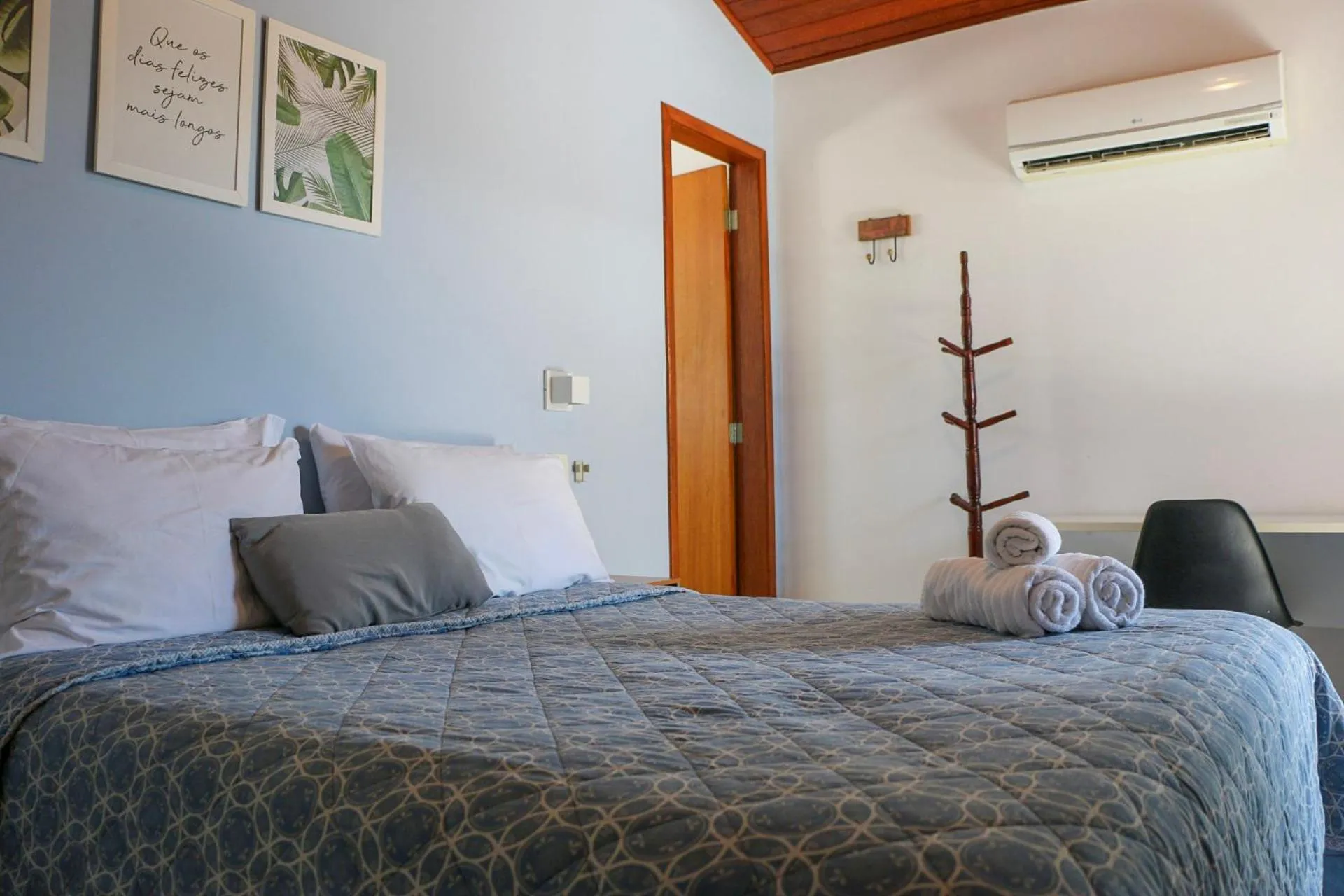 Photo of the whole room, Bed in Pousada CafeMar Búzios