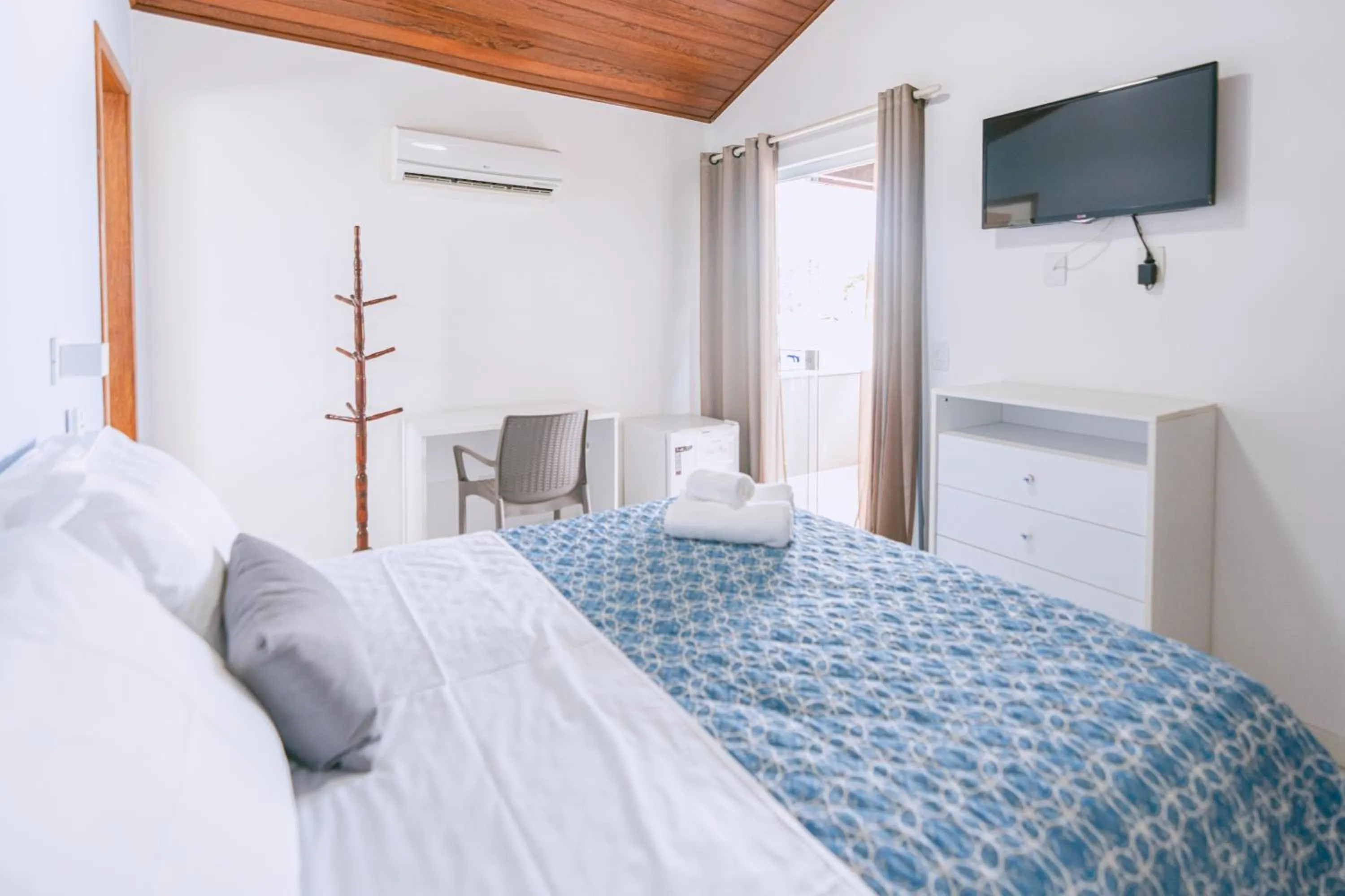 Photo of the whole room, Bed in Pousada CafeMar Búzios