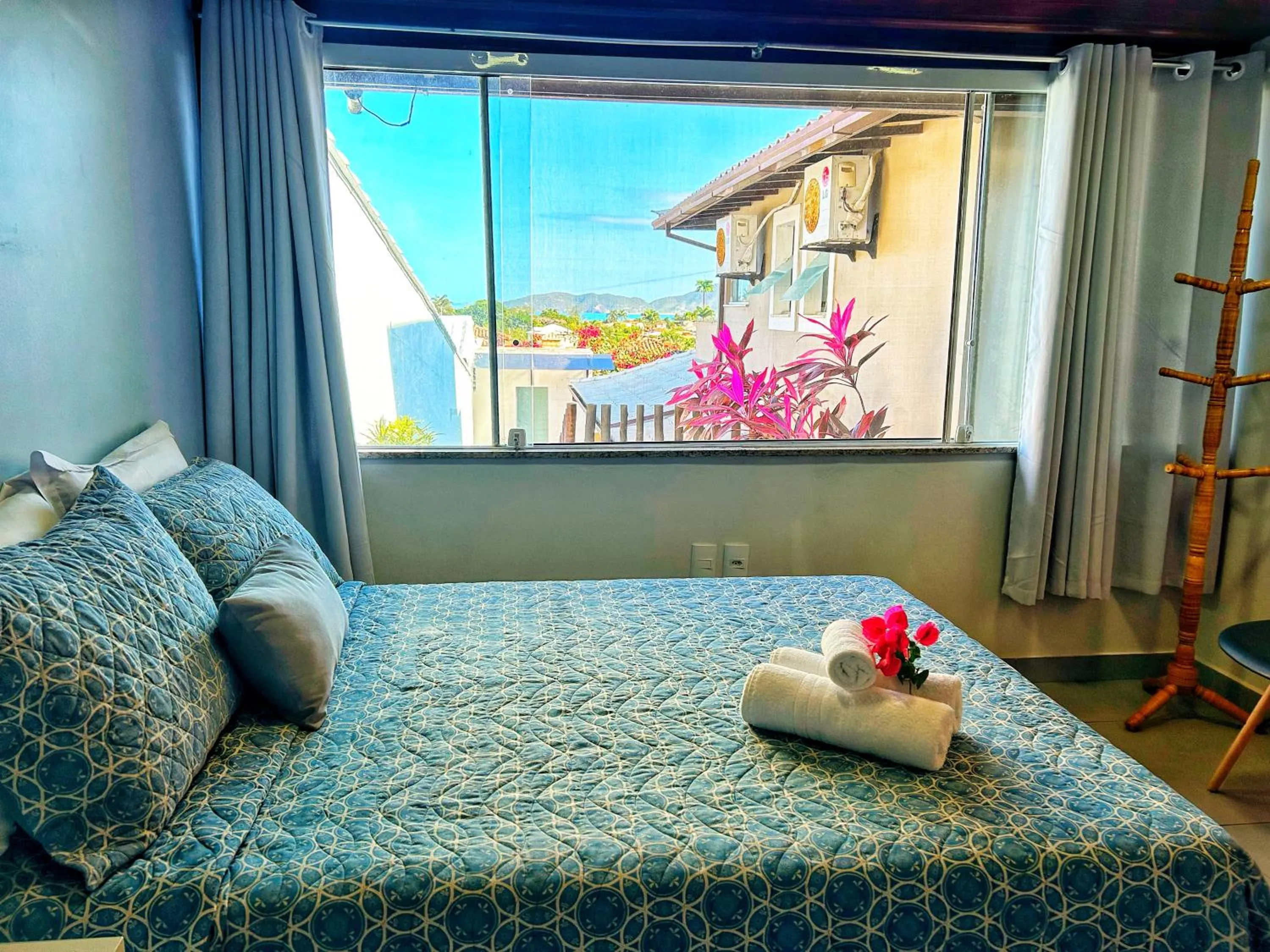 View (from property/room), Bed in Pousada CafeMar Búzios