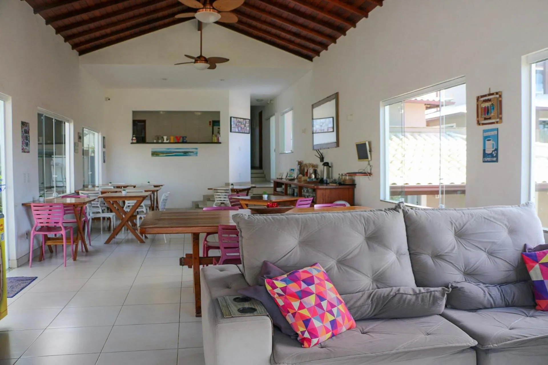 Communal lounge/ TV room in Pousada CafeMar Búzios