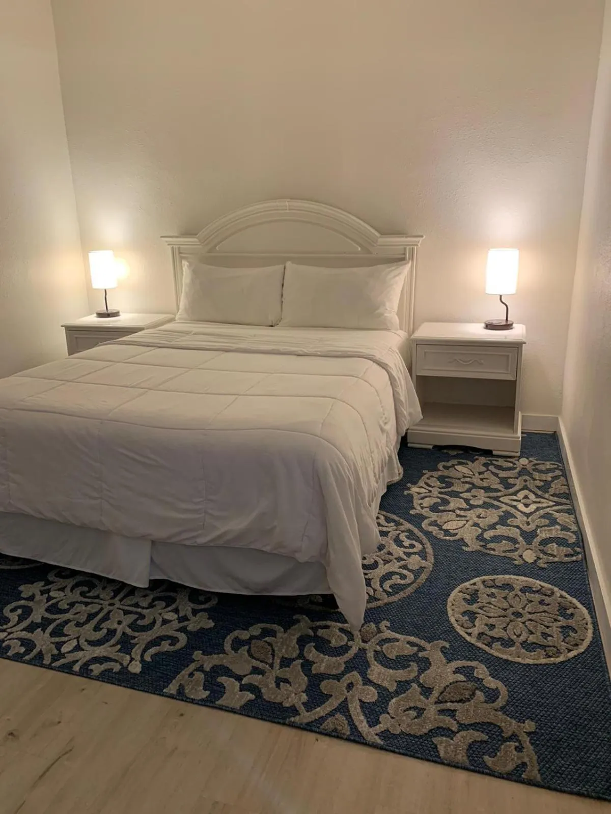 Bed in Pacific Grove Inn