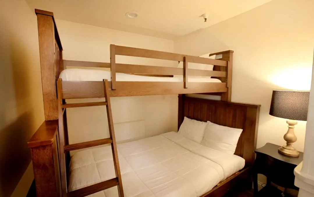 Bed in Pacific Grove Inn