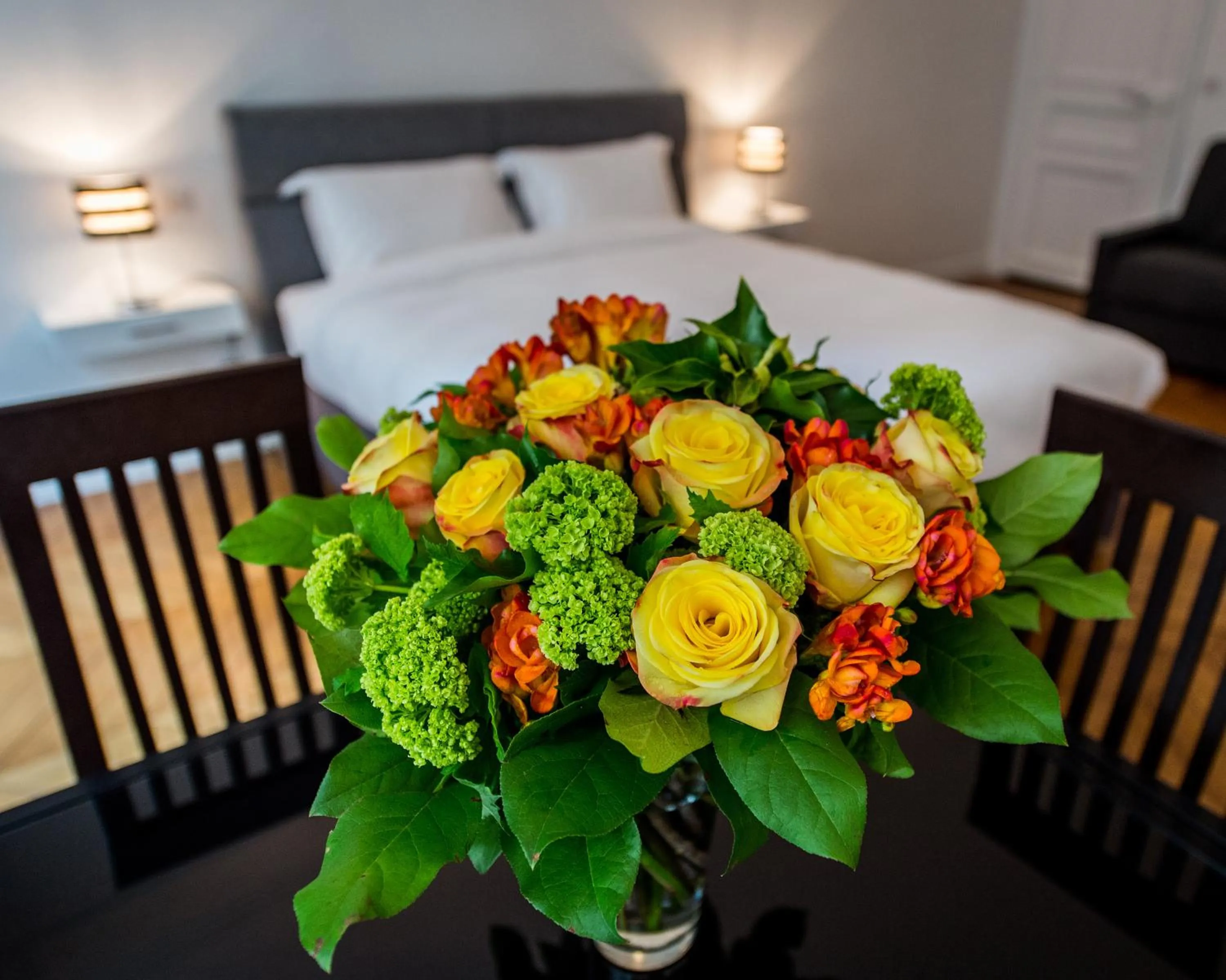 Photo of the whole room, Bed in Paris Square