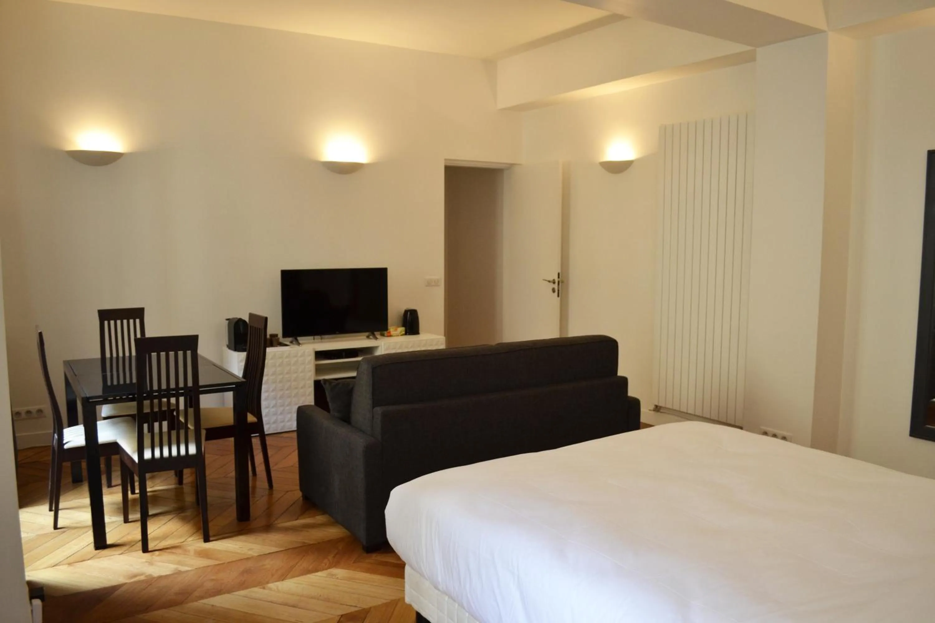 TV and multimedia, Bed in Paris Square