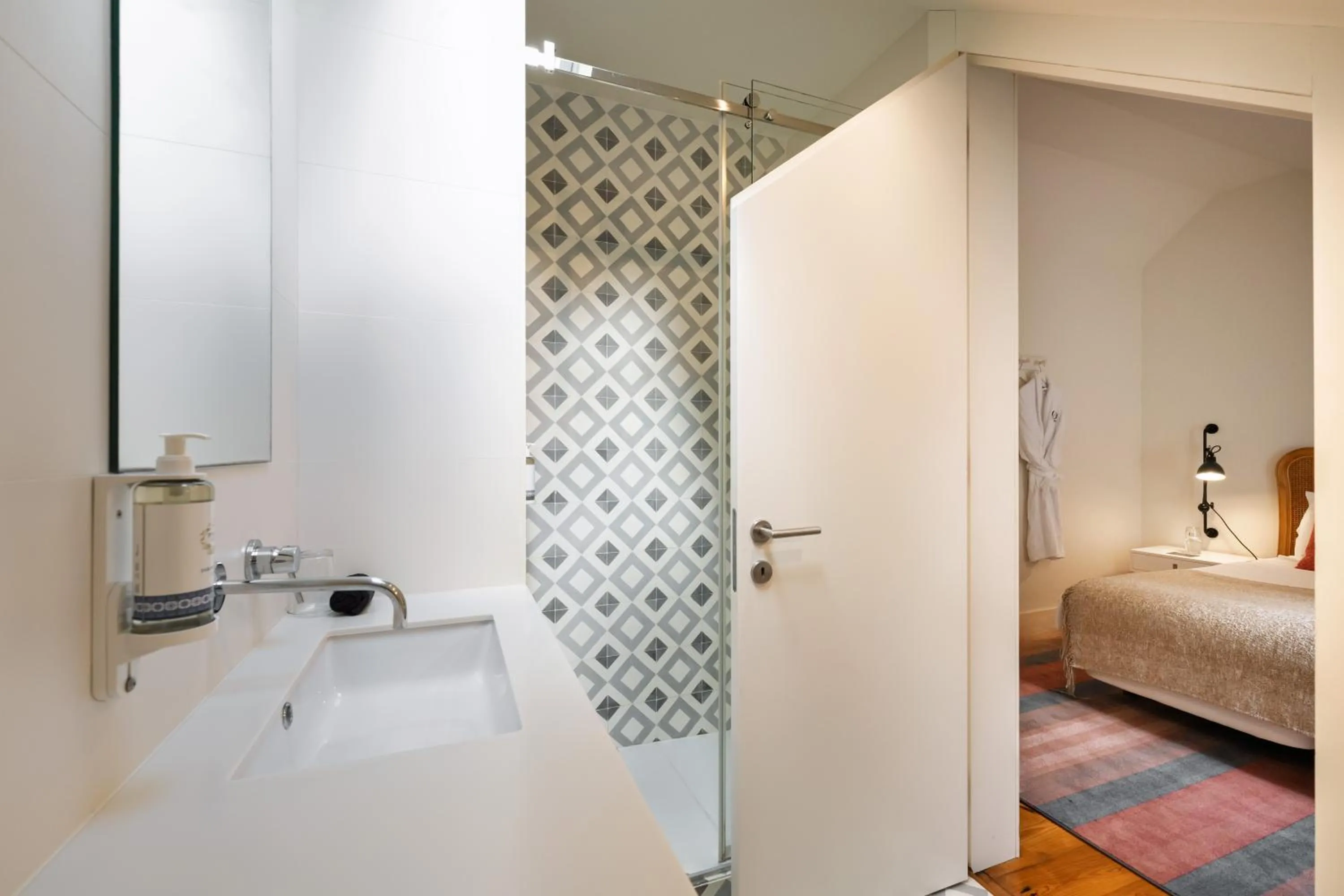 Bathroom, Bed in Eighteen21 Houses - Quinta Velha