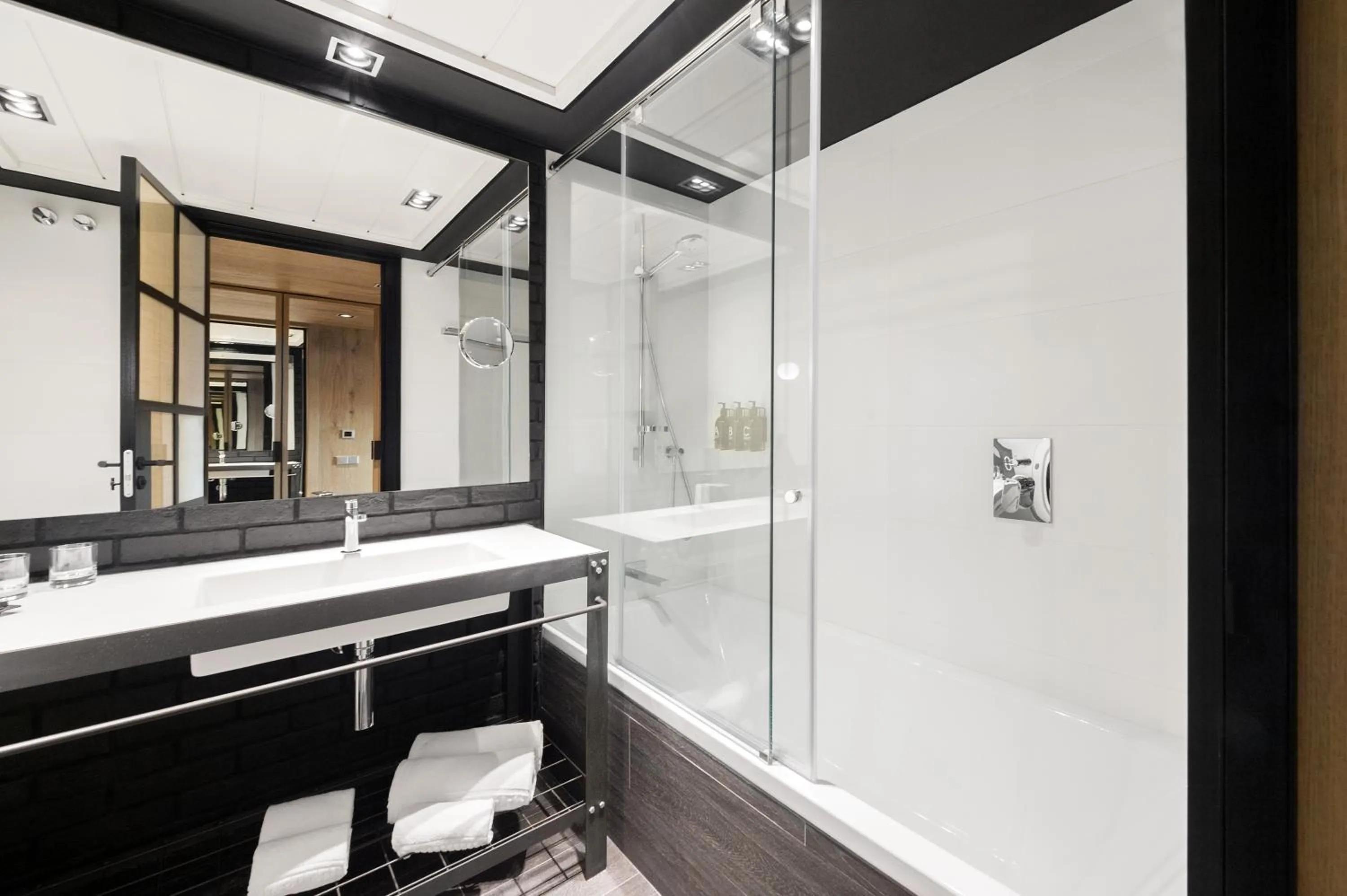 Bathroom in The Corner Hotel