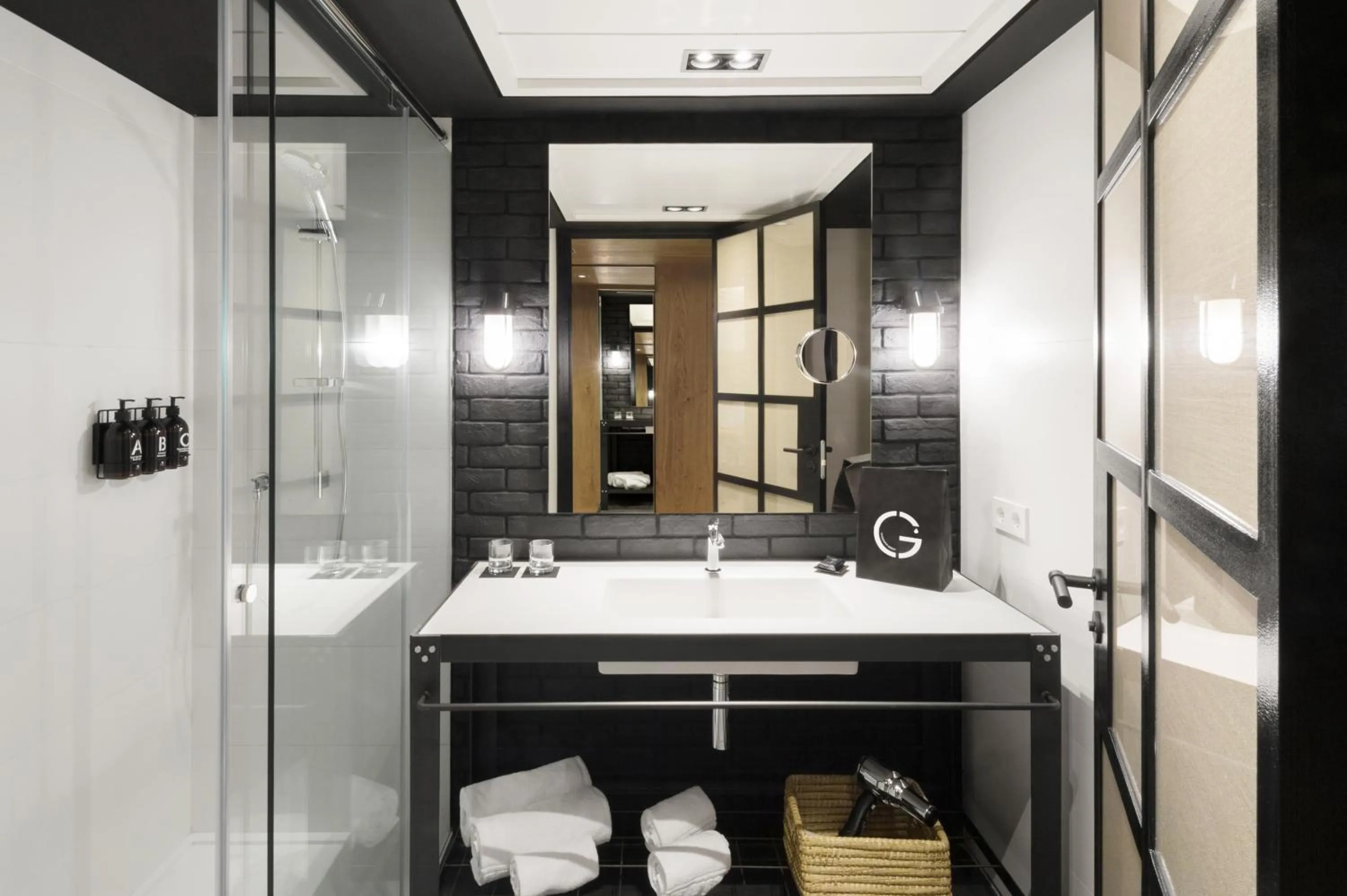 Bathroom in The Corner Hotel