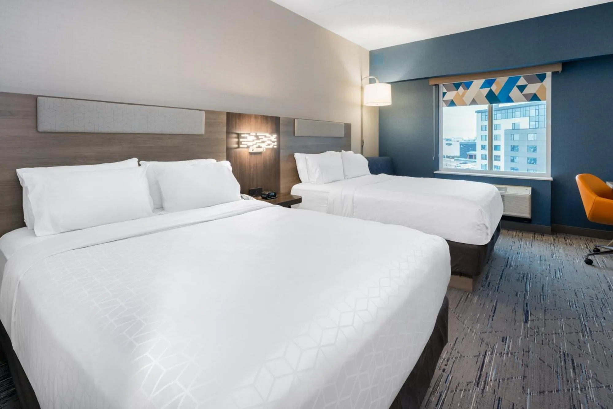 Bed in Holiday Inn Express & Suites Vaughan-Southwest by IHG