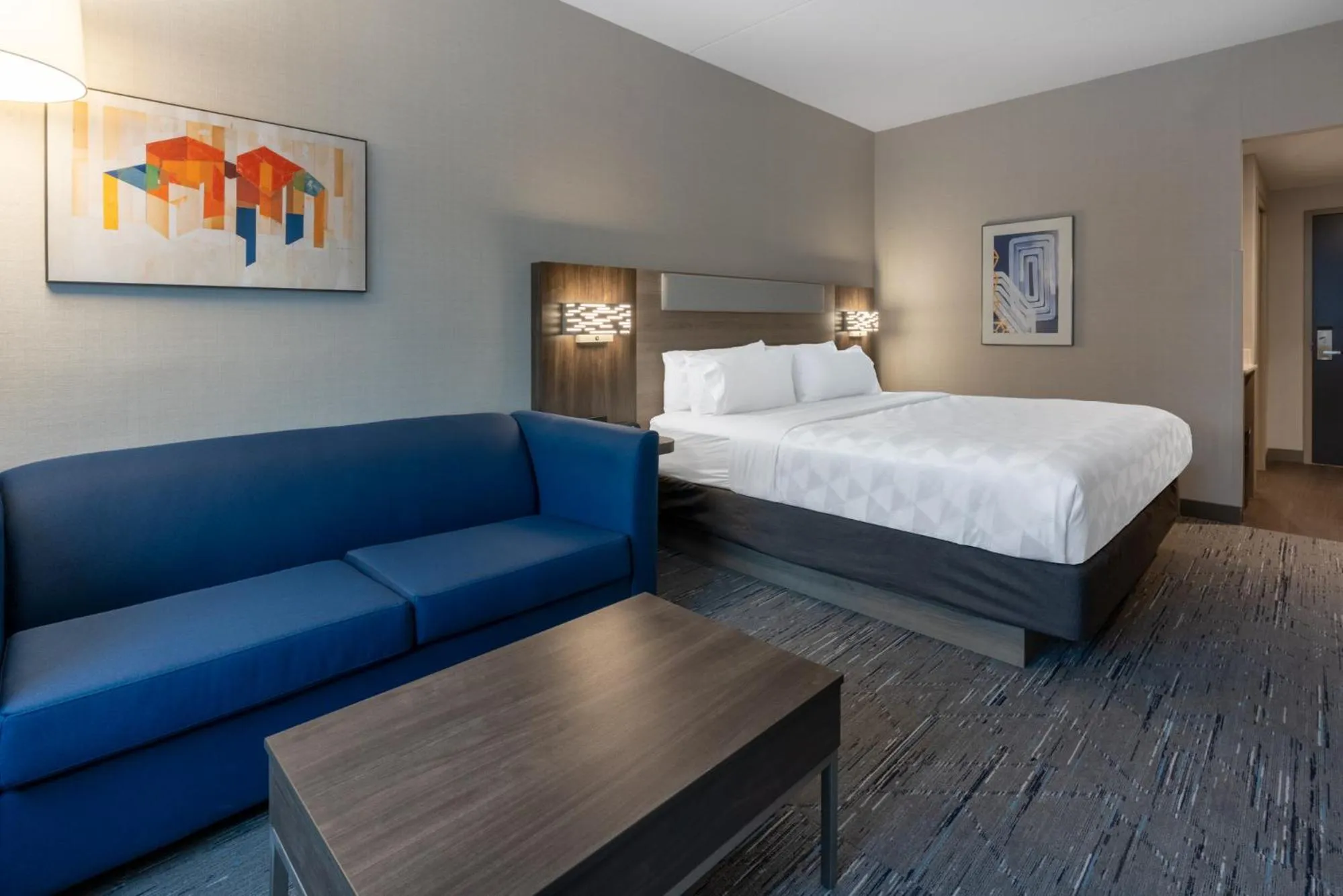 Bed in Holiday Inn Express & Suites Vaughan-Southwest by IHG