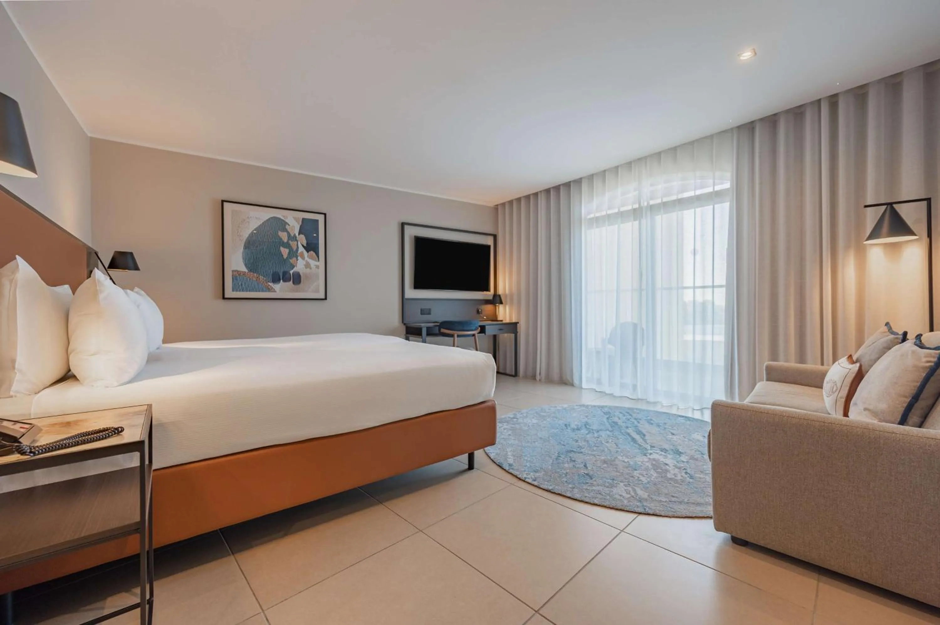 TV and multimedia, Bed in DoubleTree by Hilton Malta