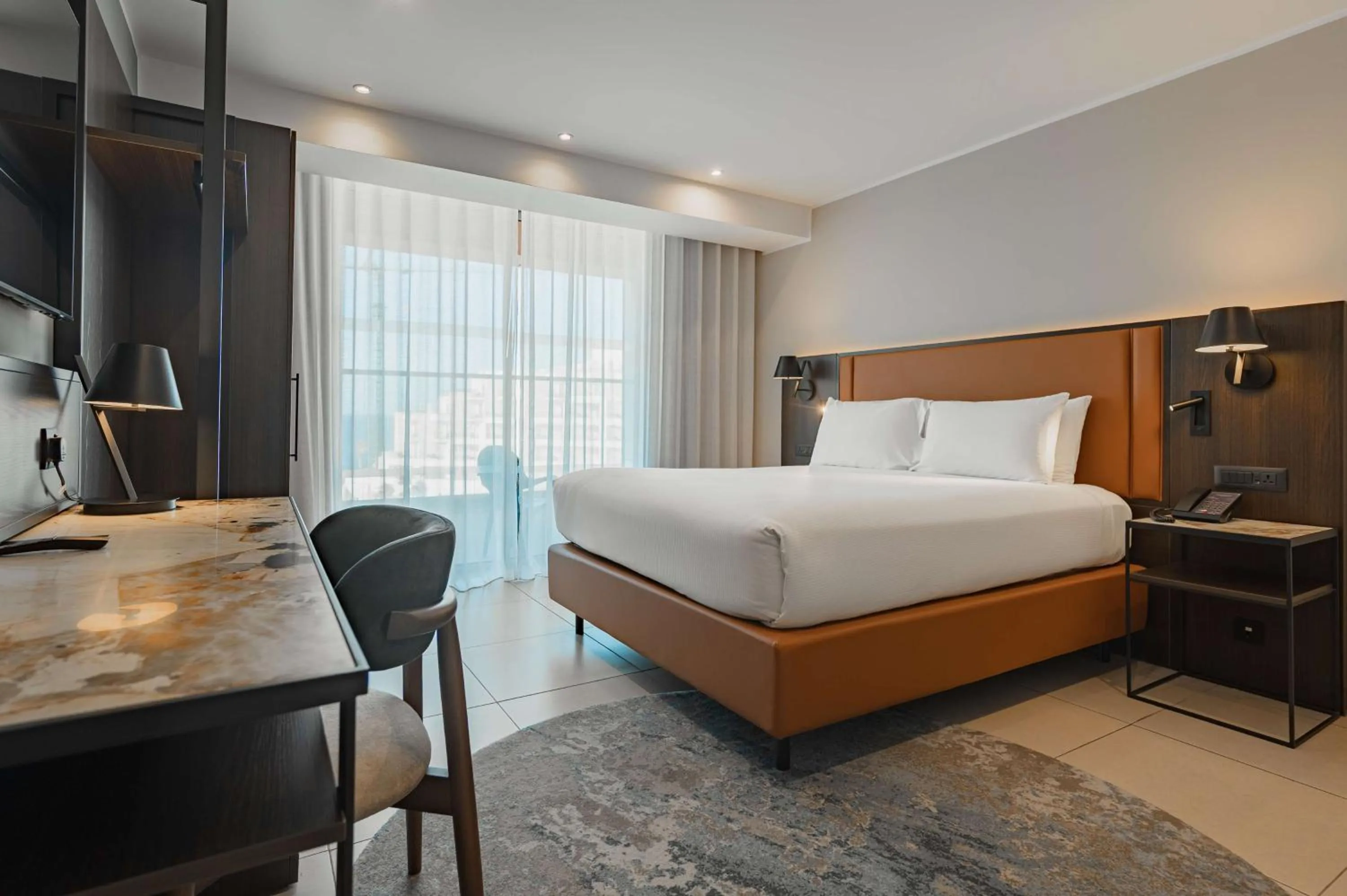 Bedroom, Bed in DoubleTree by Hilton Malta