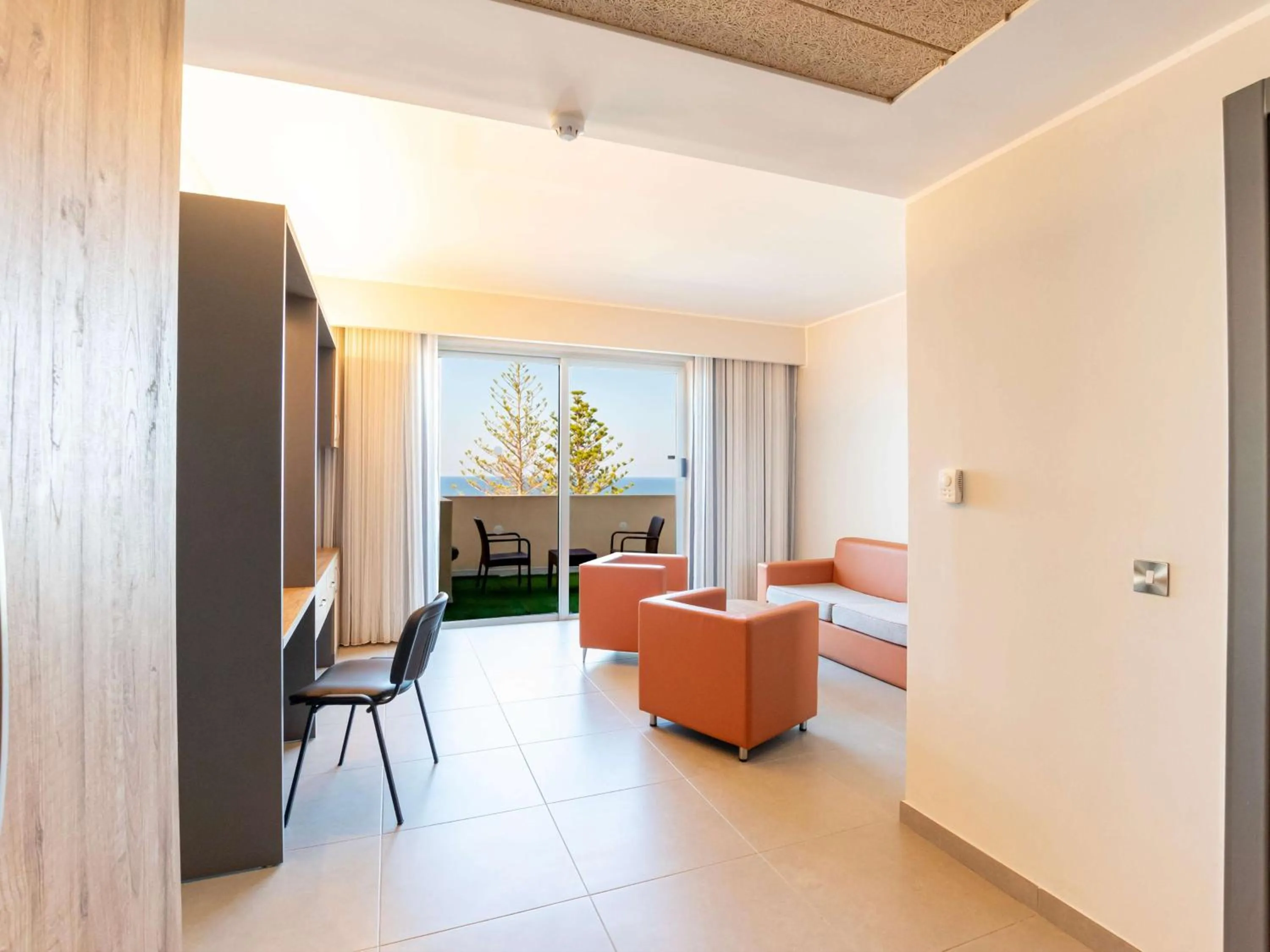 Living room in DoubleTree by Hilton Malta