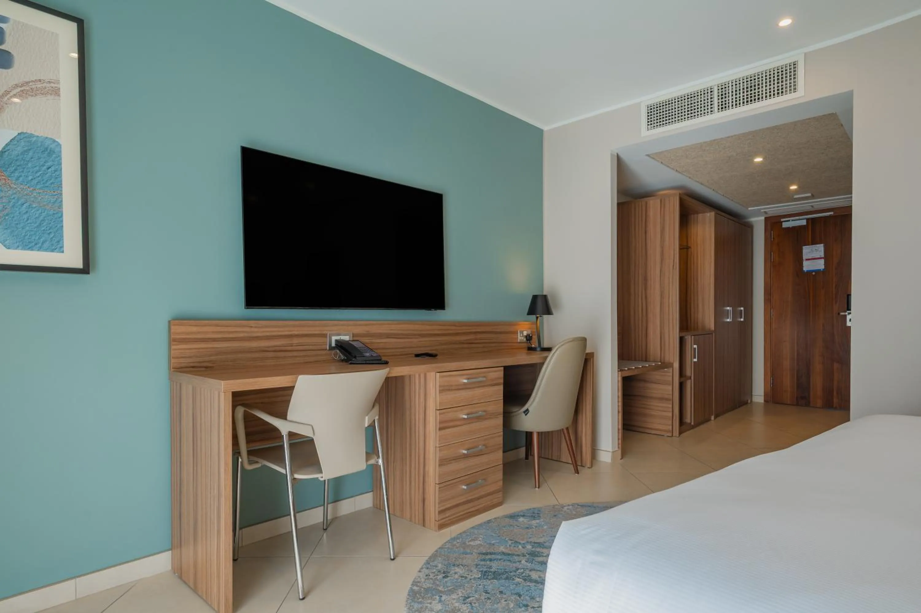 Bedroom, Bed in DoubleTree by Hilton Malta