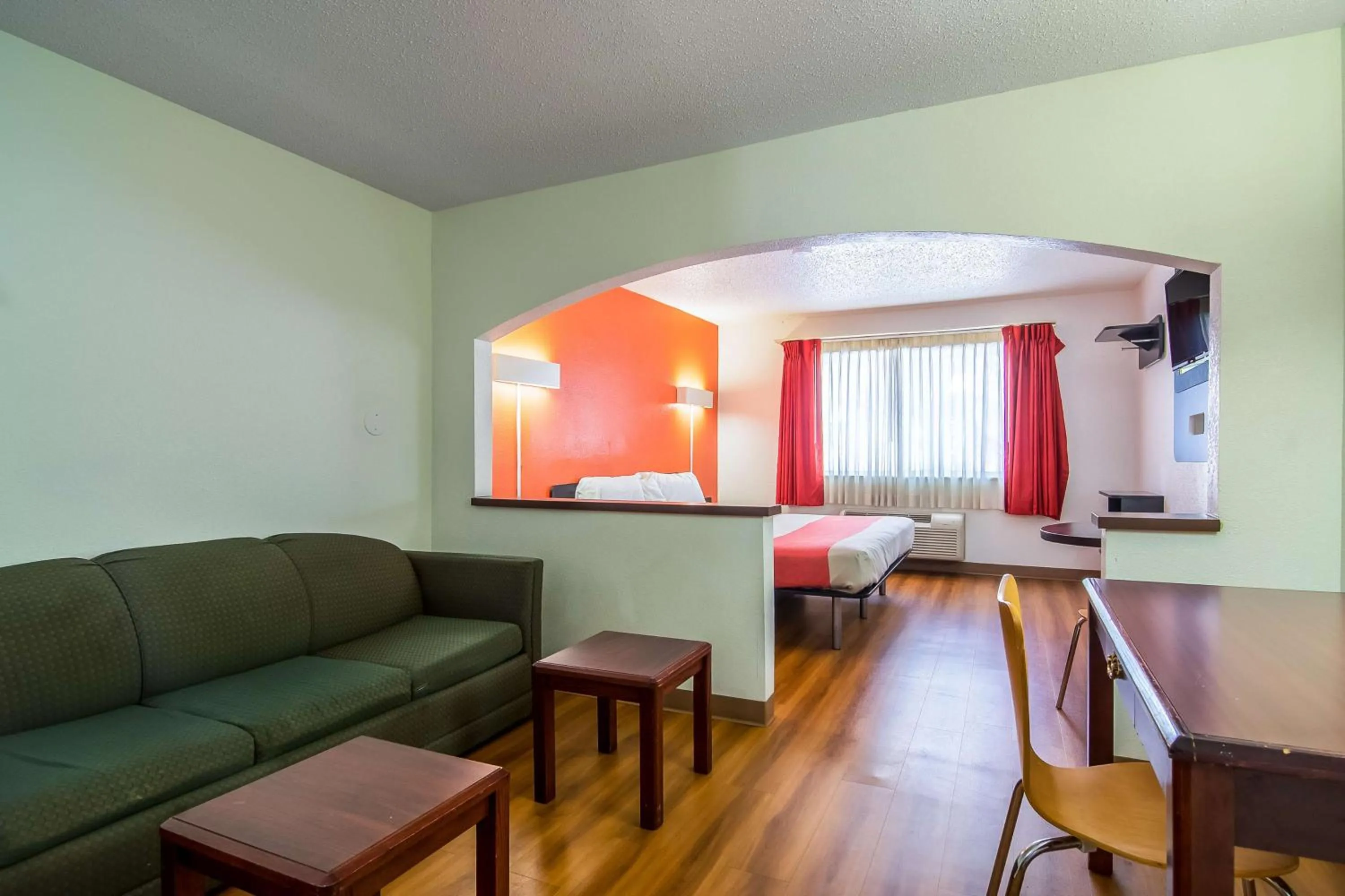 Photo of the whole room in Motel 6-Dallas, TX - North - Richardson