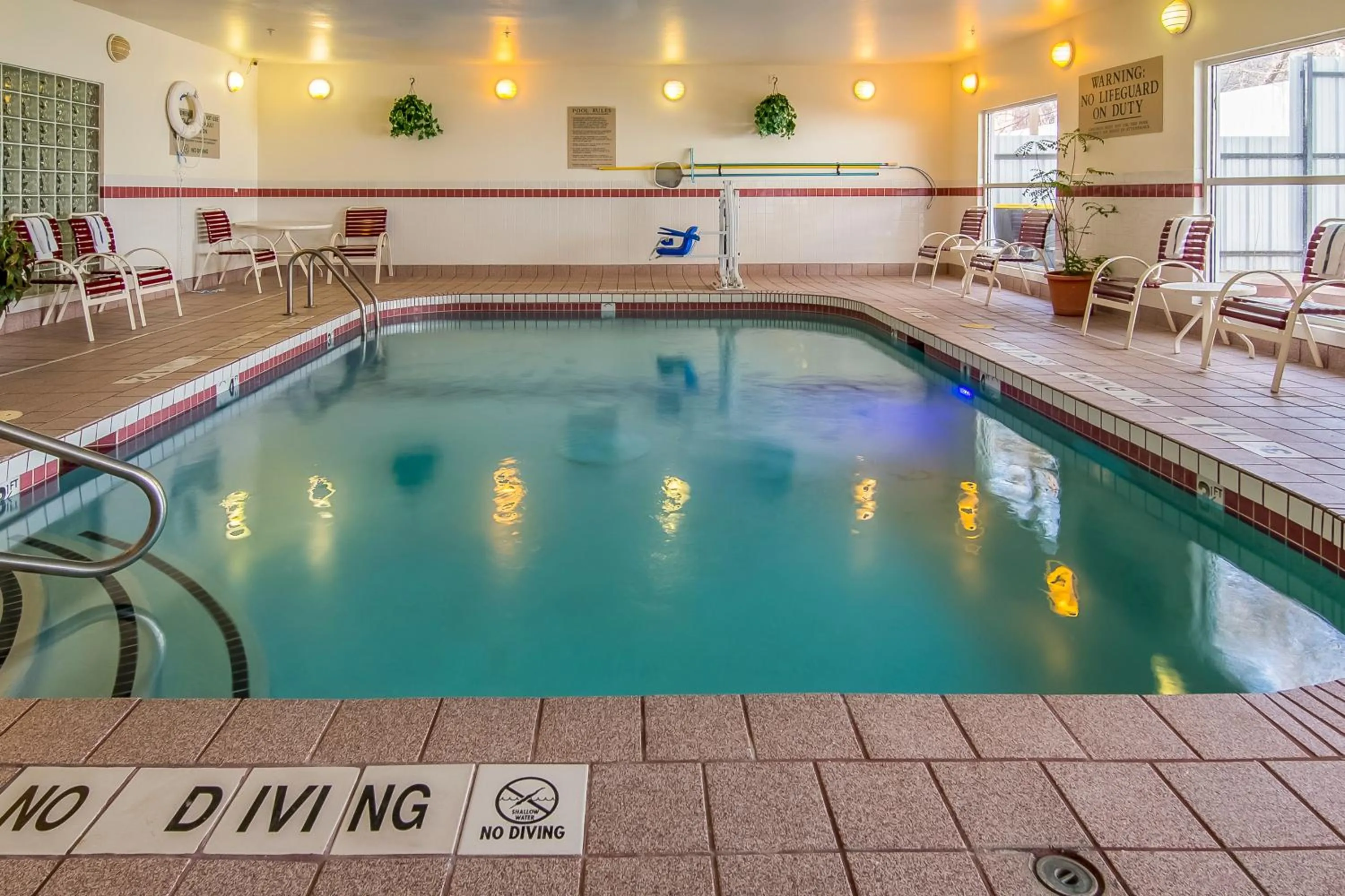 Swimming pool in Motel 6-Dallas, TX - North - Richardson