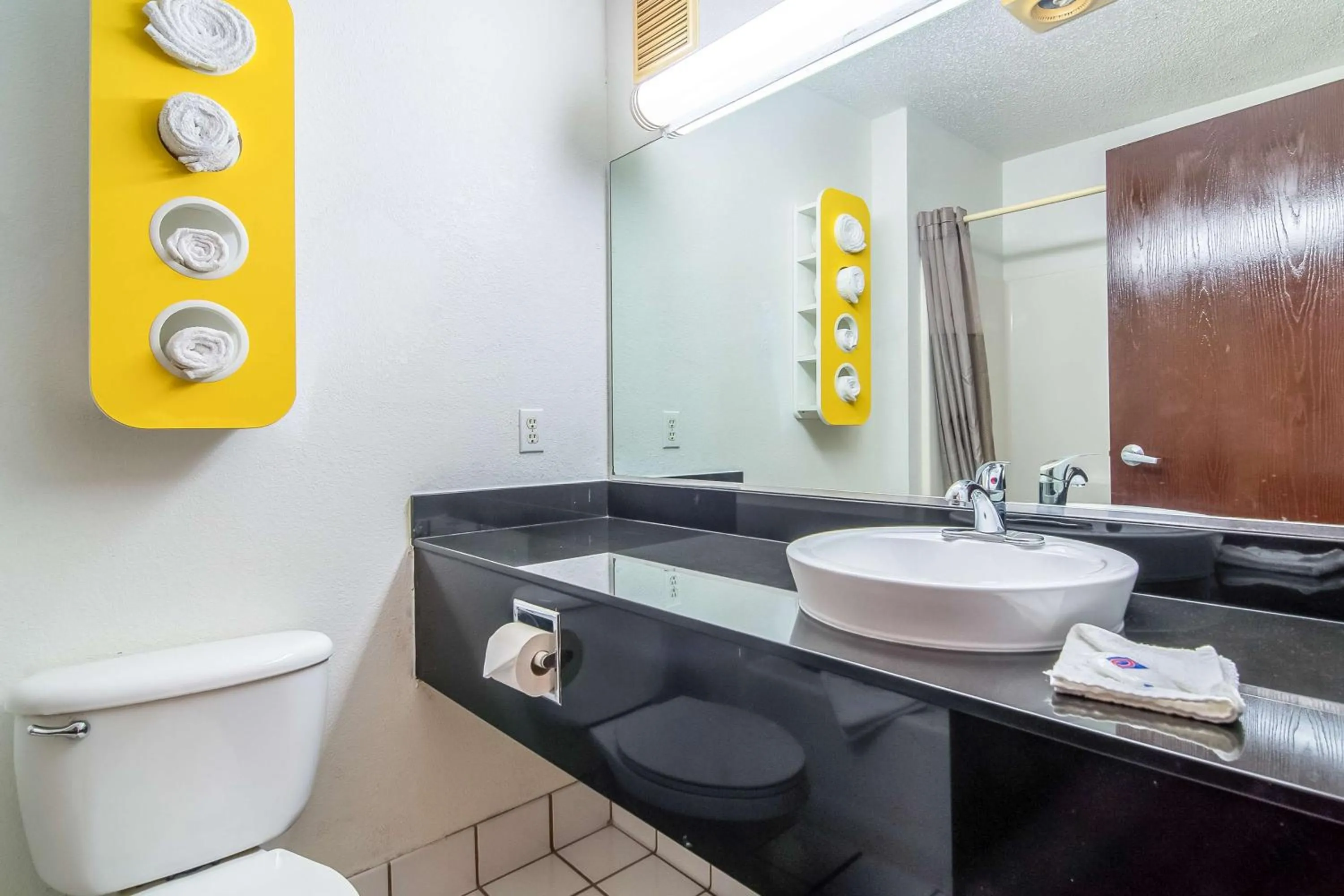 Photo of the whole room in Motel 6-Dallas, TX - North - Richardson