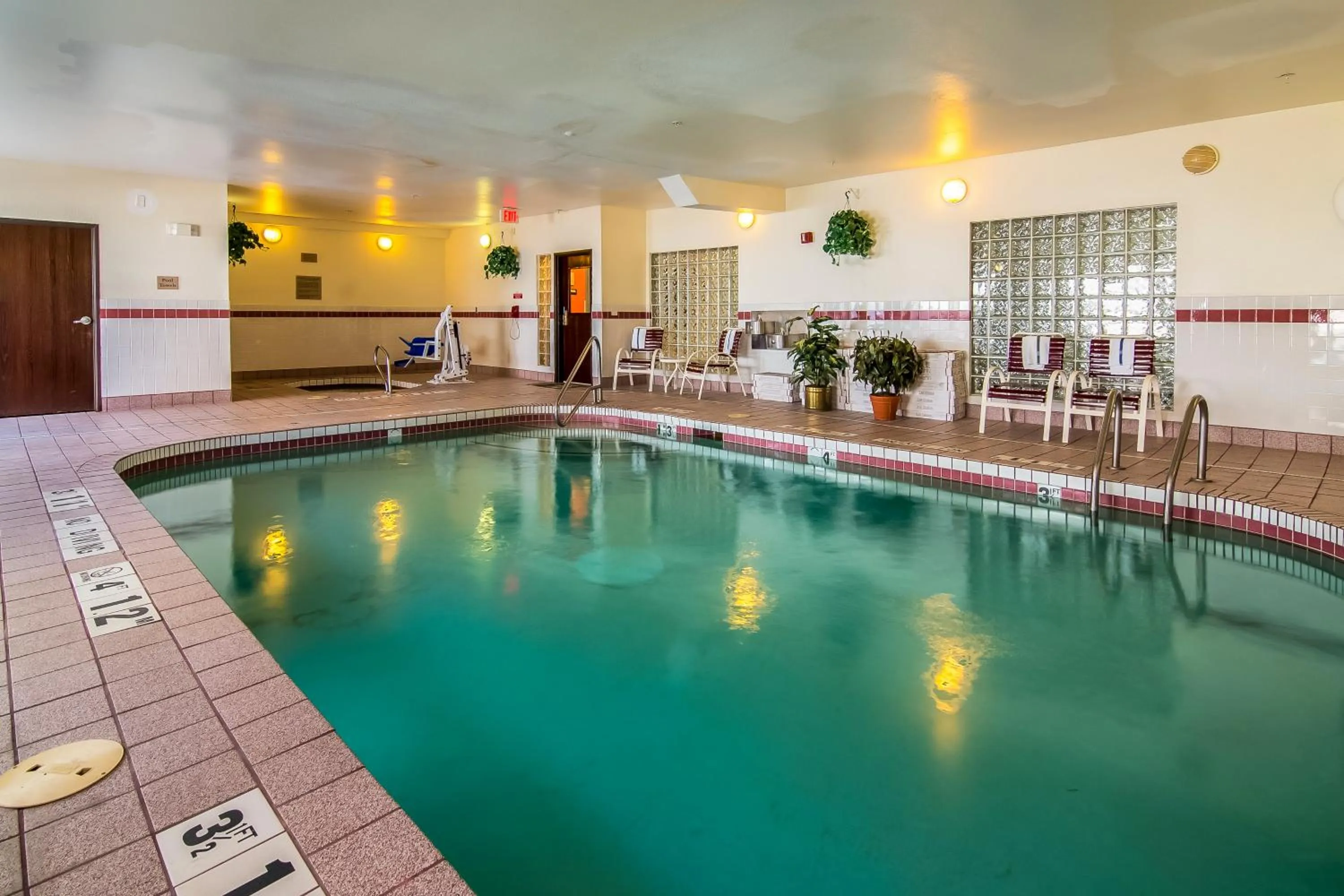 Swimming pool in Motel 6-Dallas, TX - North - Richardson