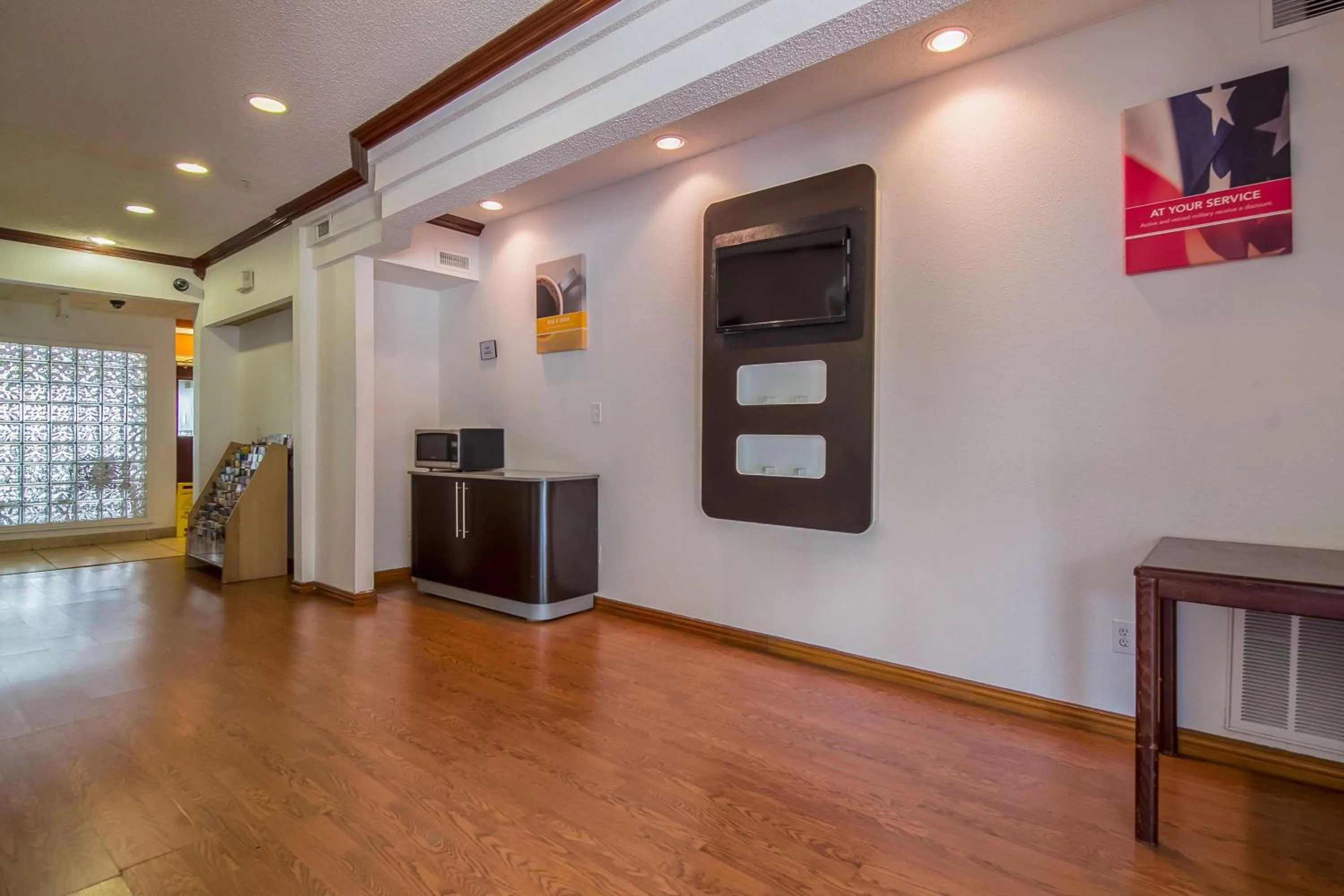 Restaurant/places to eat in Motel 6-Dallas, TX - North - Richardson