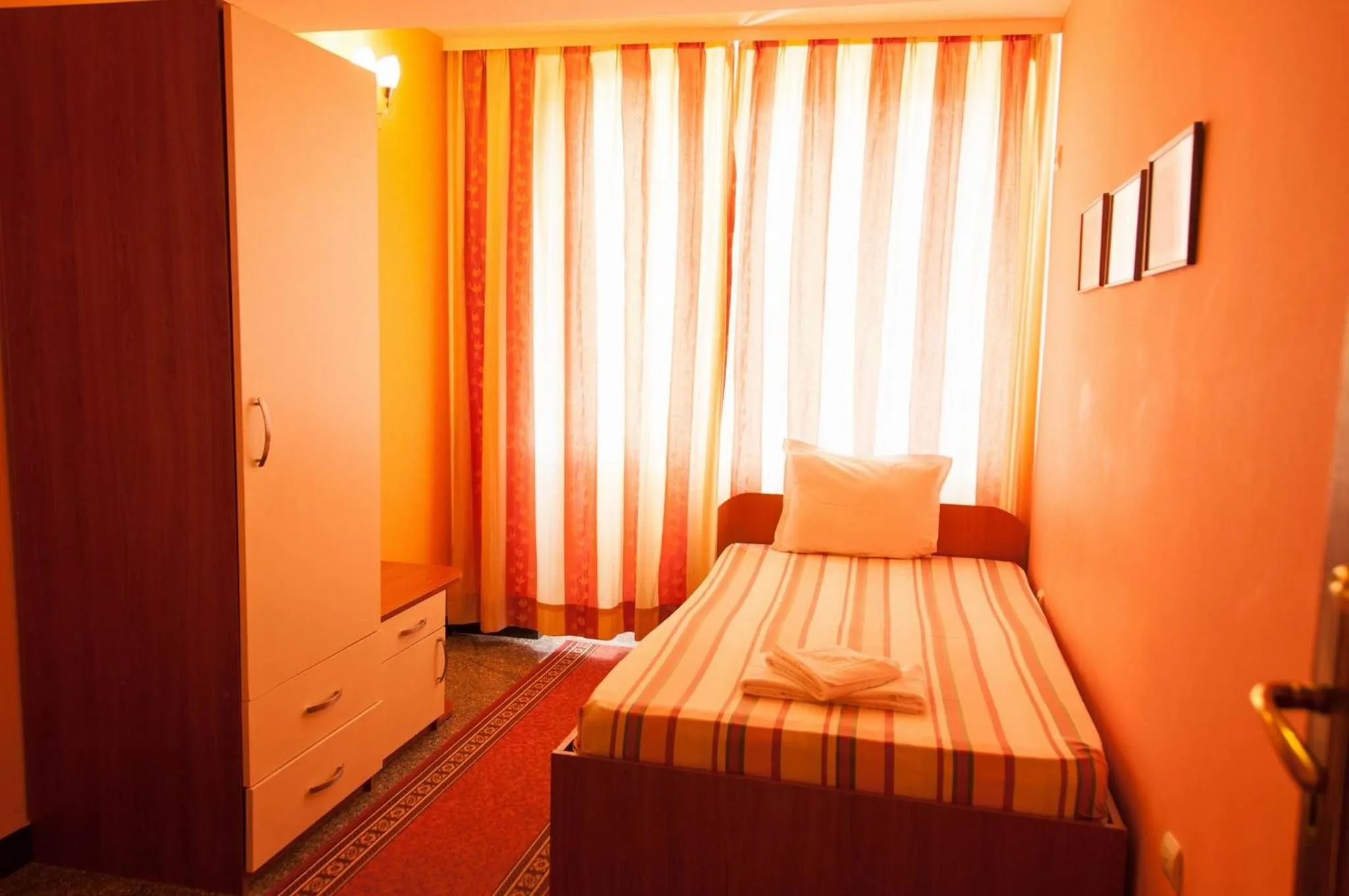 Photo of the whole room, Bed in Hotel Ertancom
