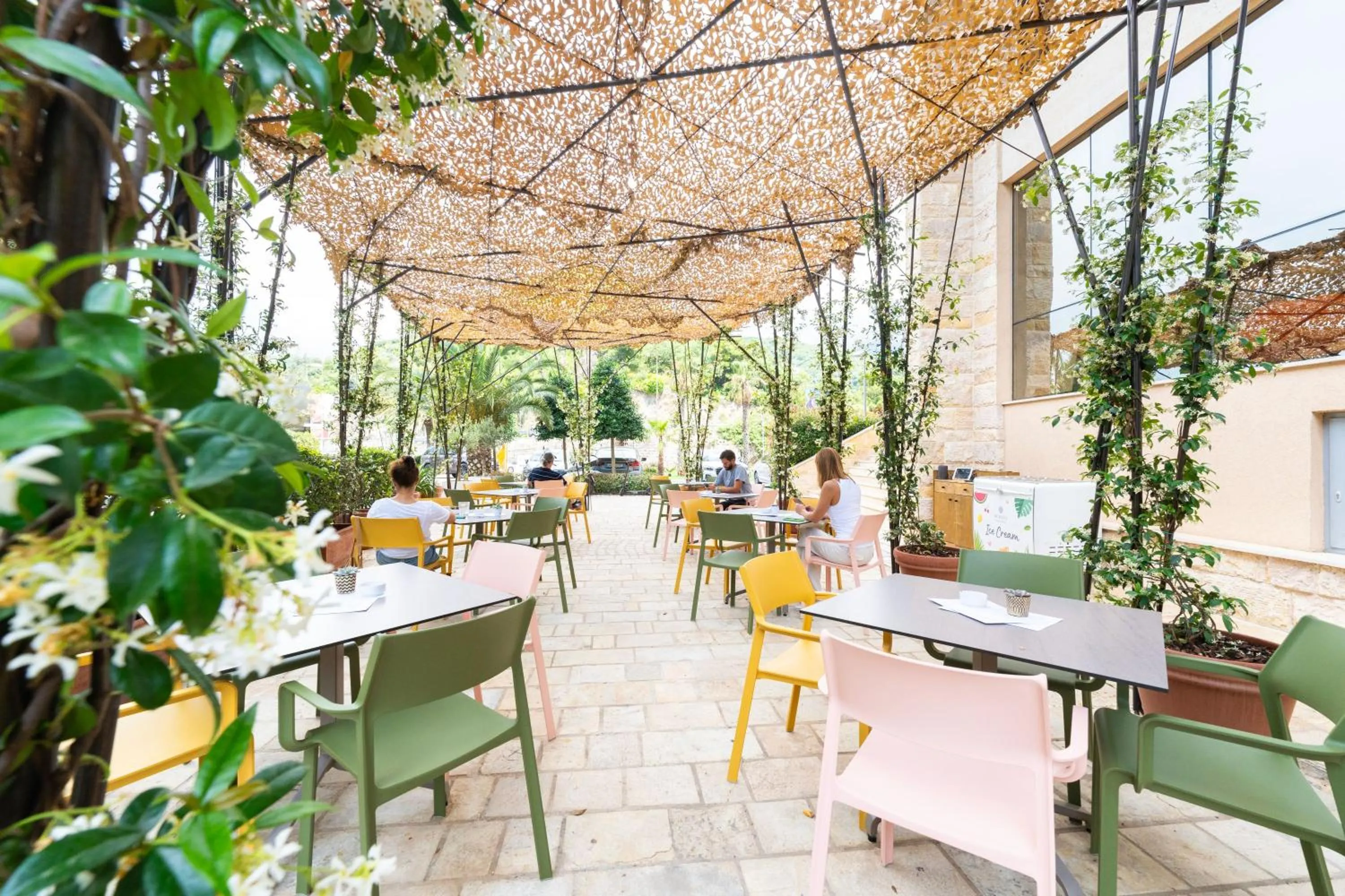 Restaurant/places to eat in Dukley Hotel & Resort