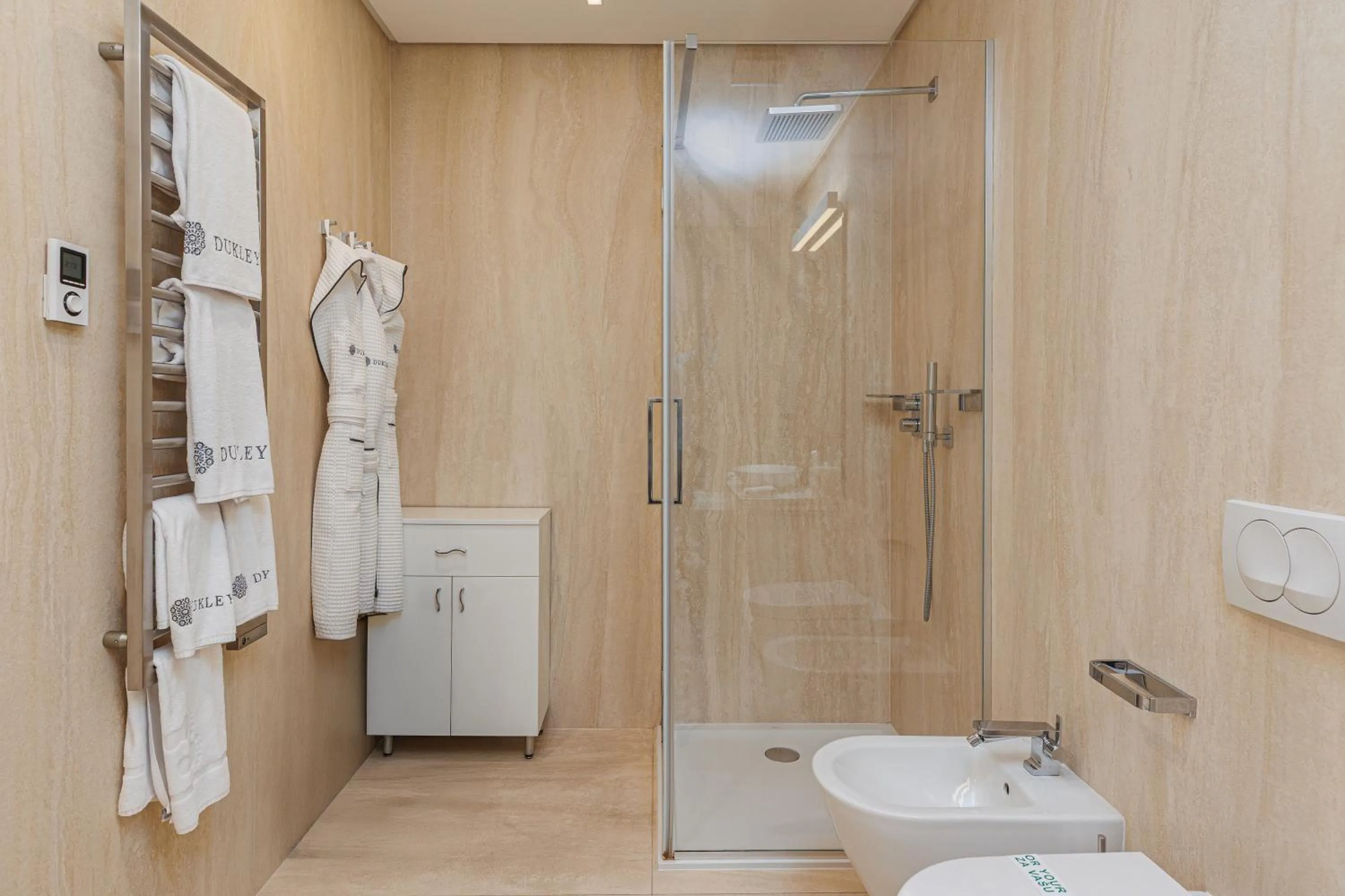 Shower in Dukley Hotel & Resort