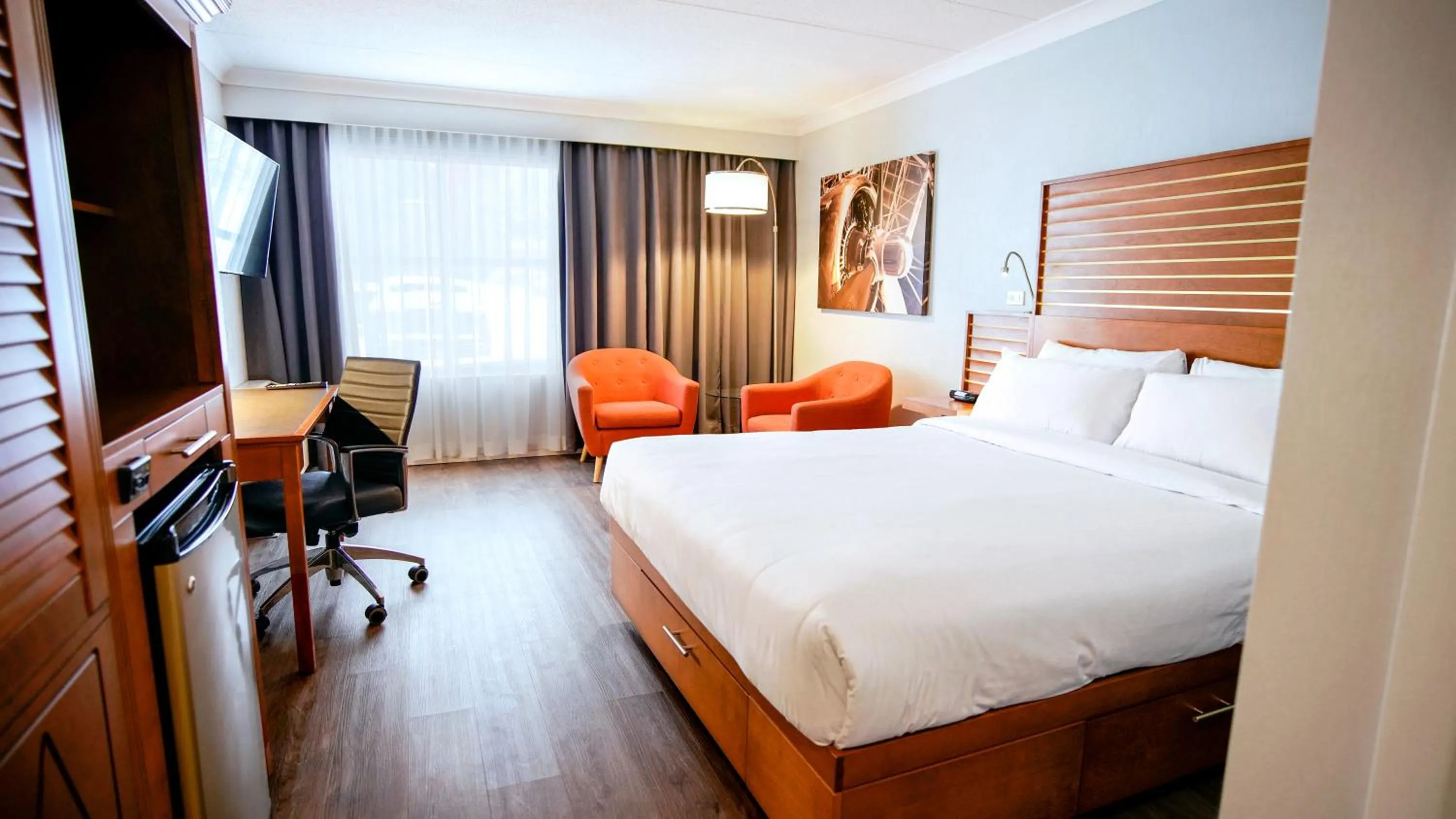 Bathroom, Bed in Hôtel Lindbergh par JARO