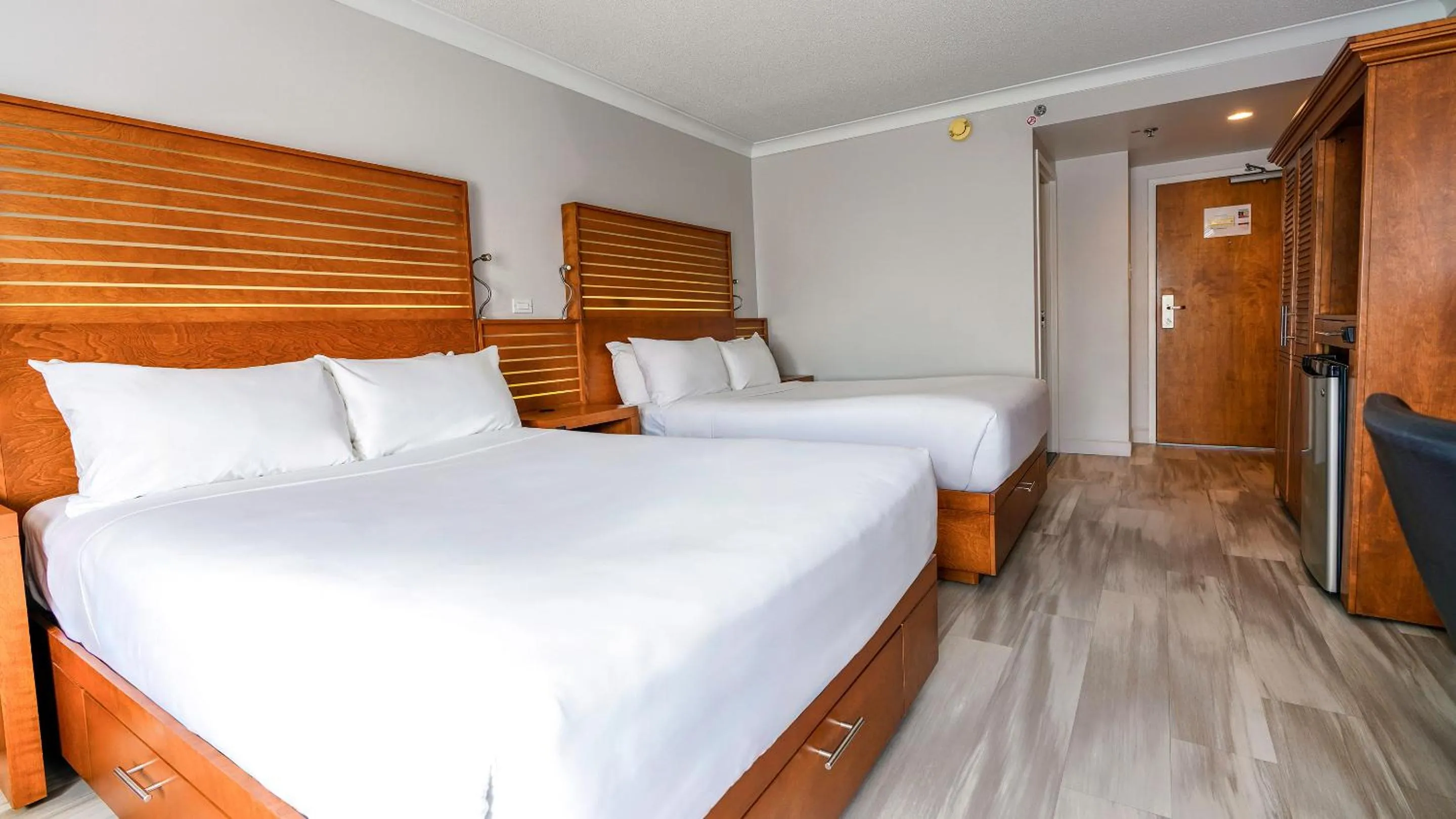 Double Room with Two Double Beds and Bath in Hôtel Lindbergh par JARO